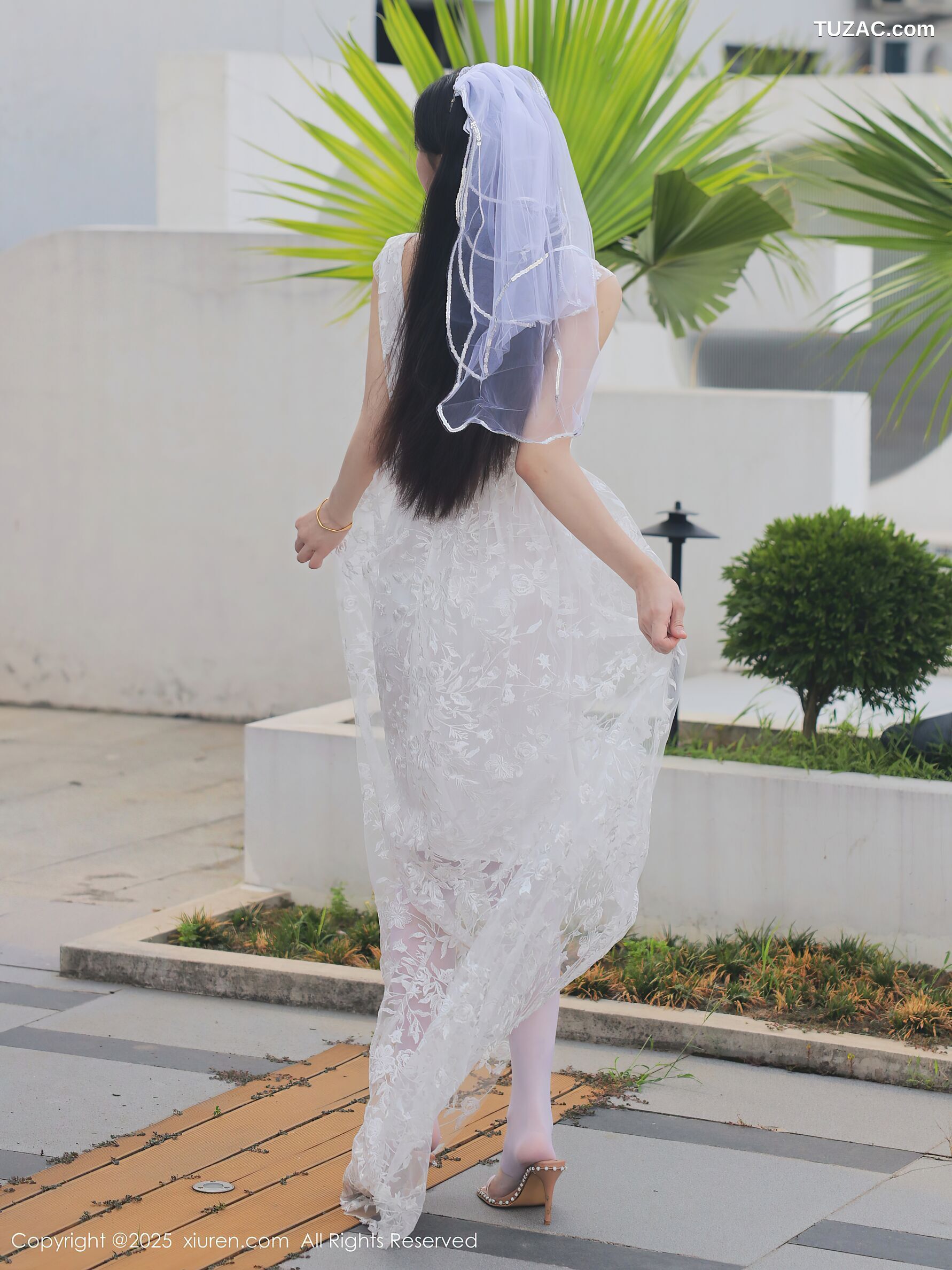 XiuRen秀人网-10661-梨霜儿-白色婚纱诱人白色丝袜-2025.08.18