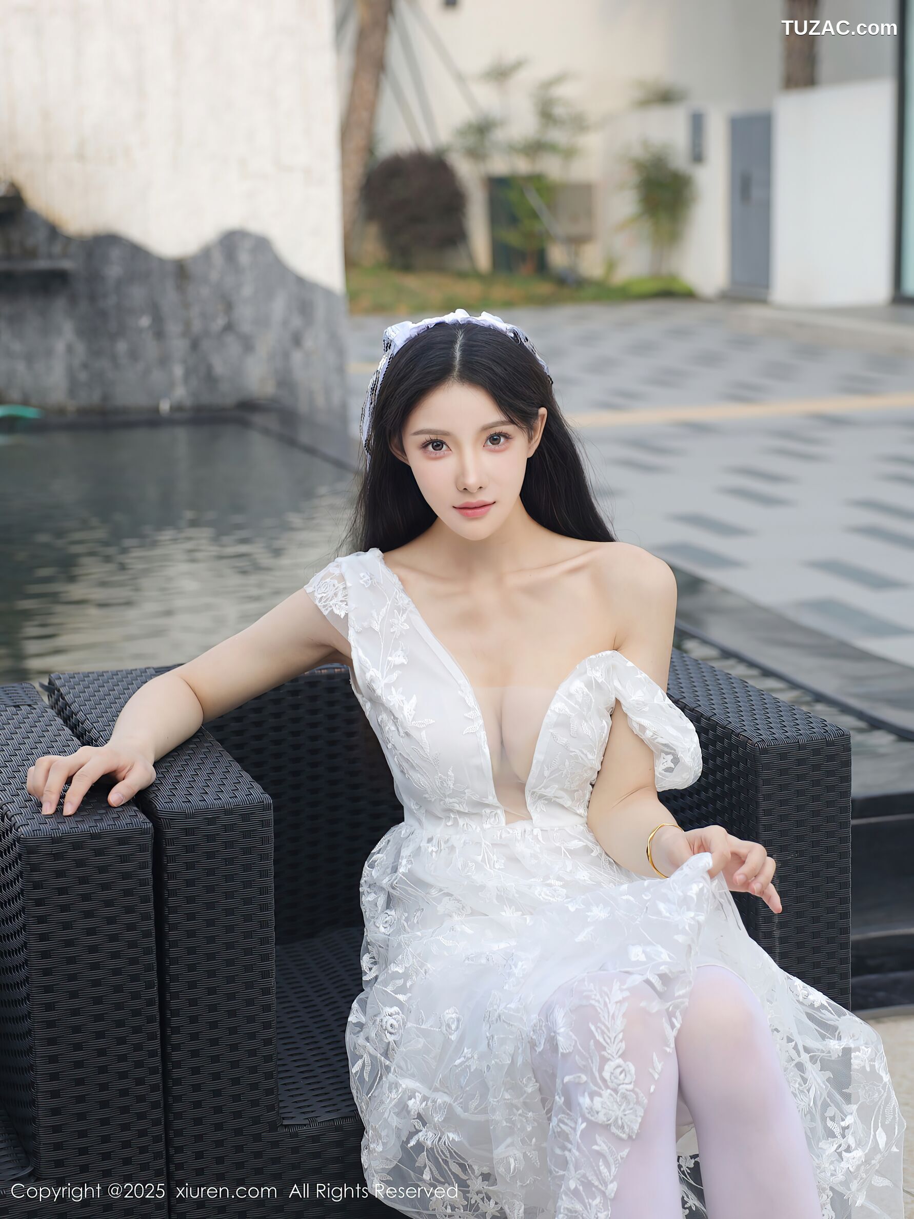 XiuRen秀人网-10661-梨霜儿-白色婚纱诱人白色丝袜-2025.08.18
