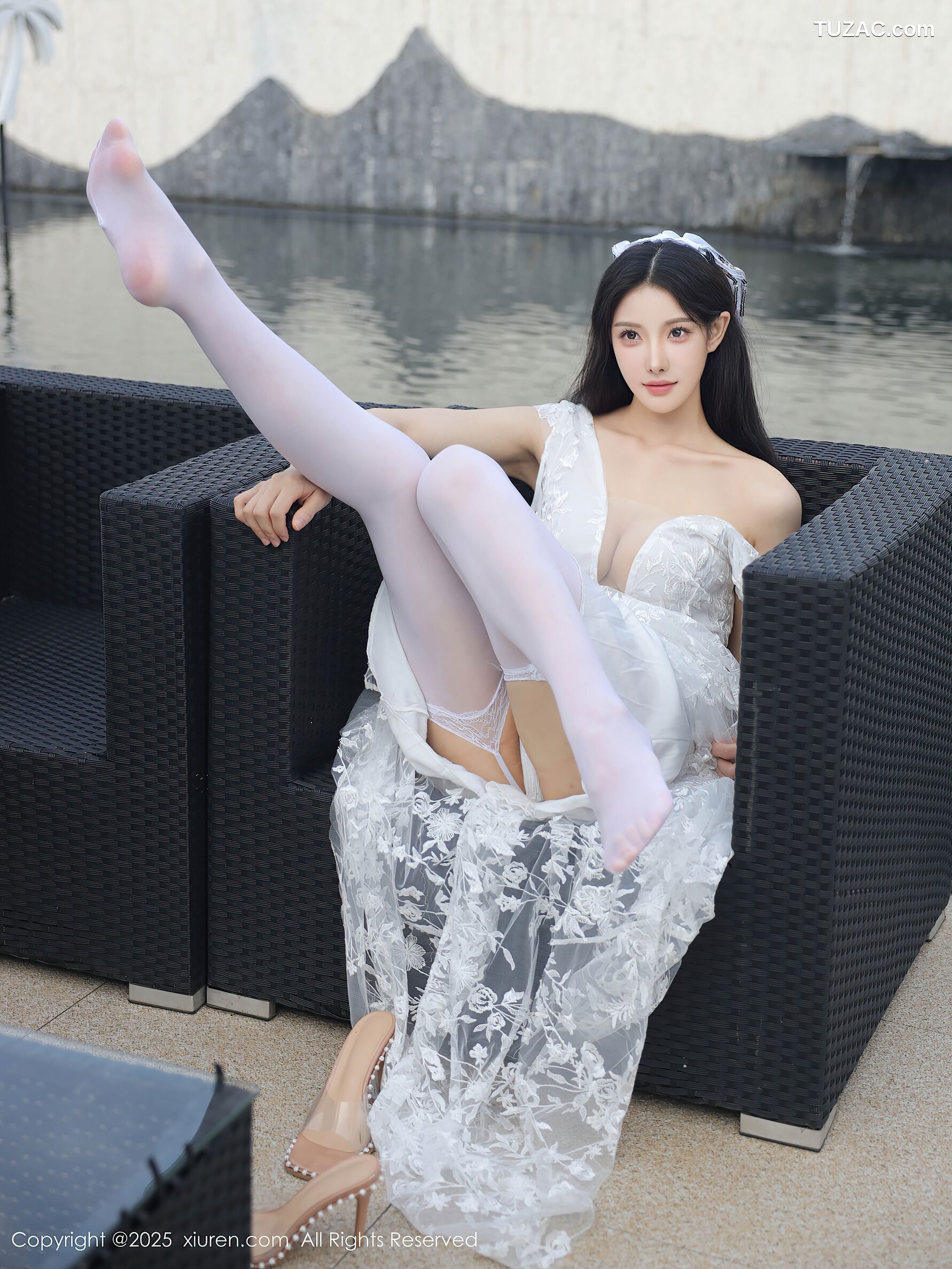 XiuRen秀人网-10661-梨霜儿-白色婚纱诱人白色丝袜-2025.08.18