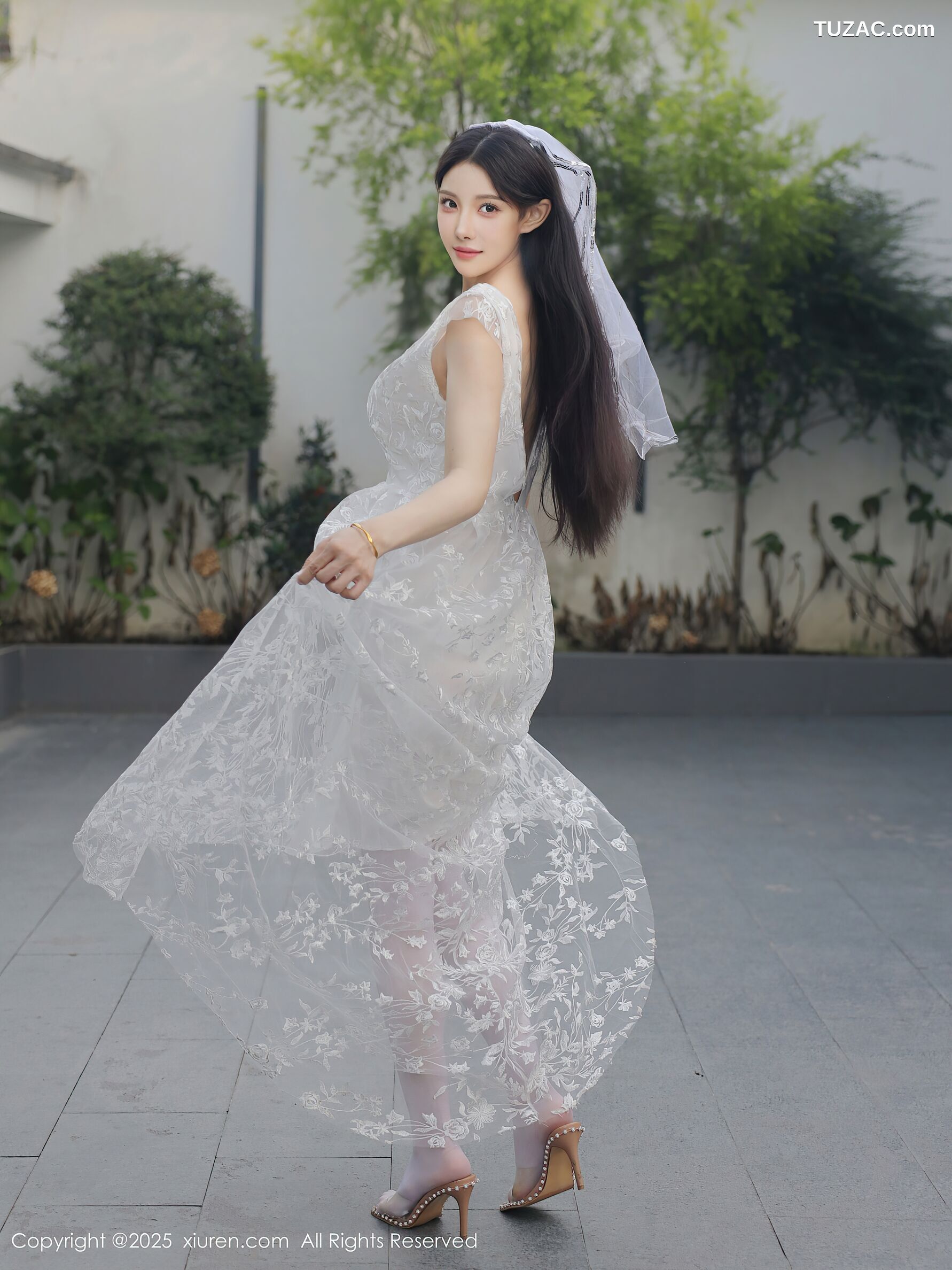 XiuRen秀人网-10661-梨霜儿-白色婚纱诱人白色丝袜-2025.08.18