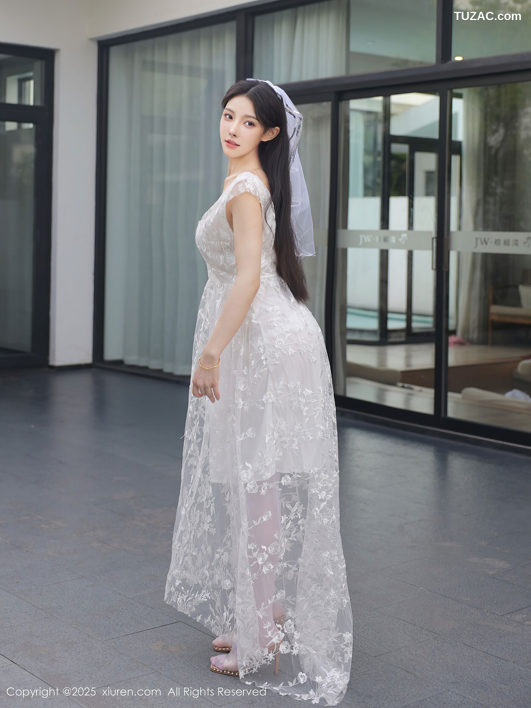 XiuRen秀人网-10661-梨霜儿-白色婚纱诱人白色丝袜-2025.08.18