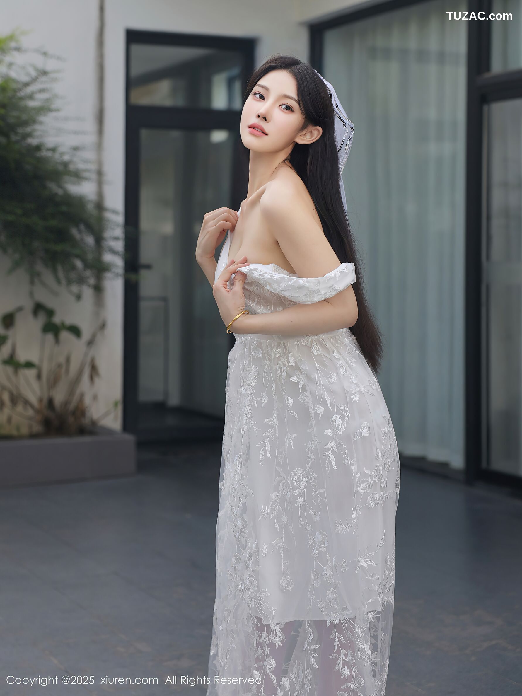 XiuRen秀人网-10661-梨霜儿-白色婚纱诱人白色丝袜-2025.08.18