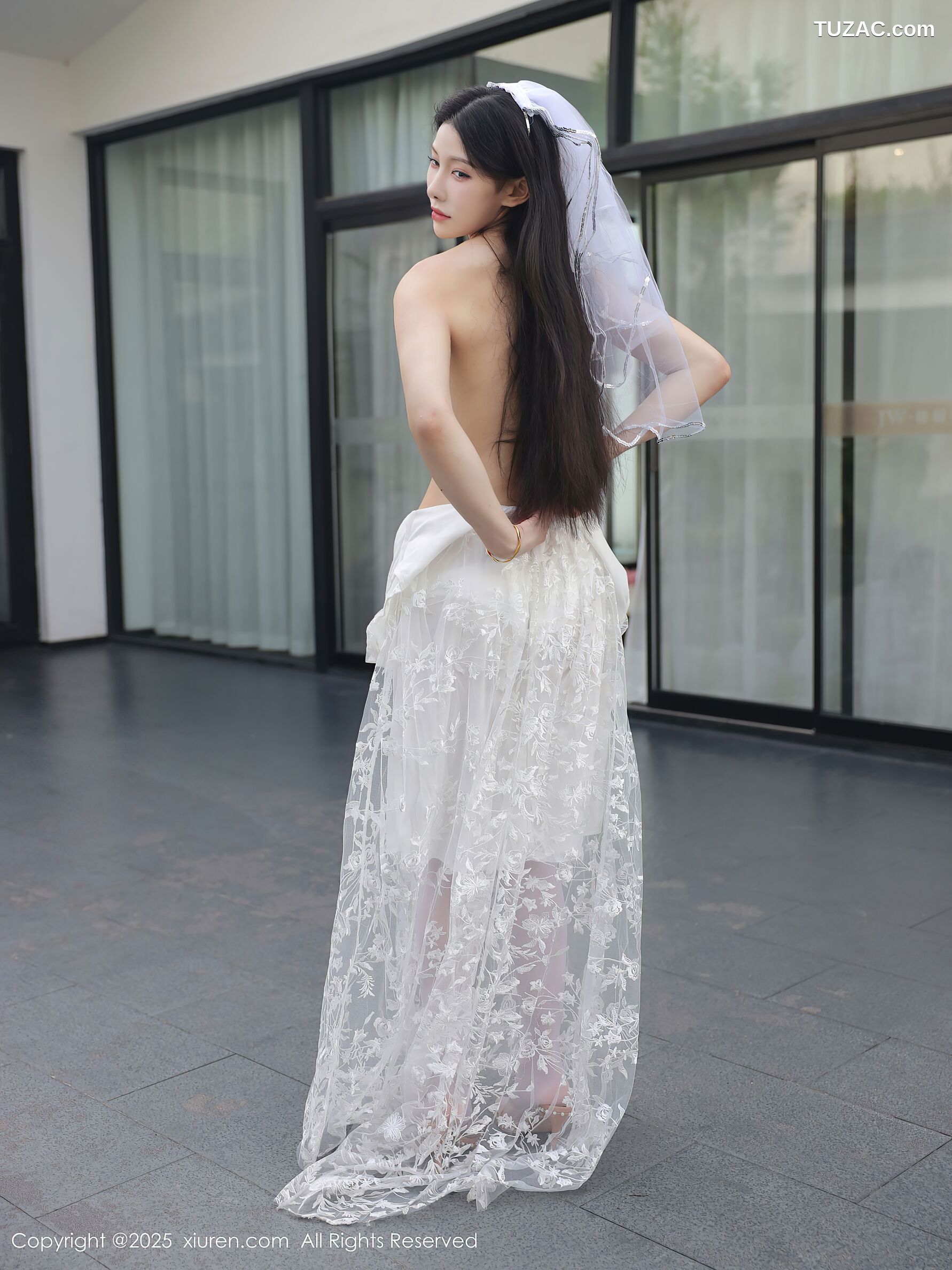 XiuRen秀人网-10661-梨霜儿-白色婚纱诱人白色丝袜-2025.08.18