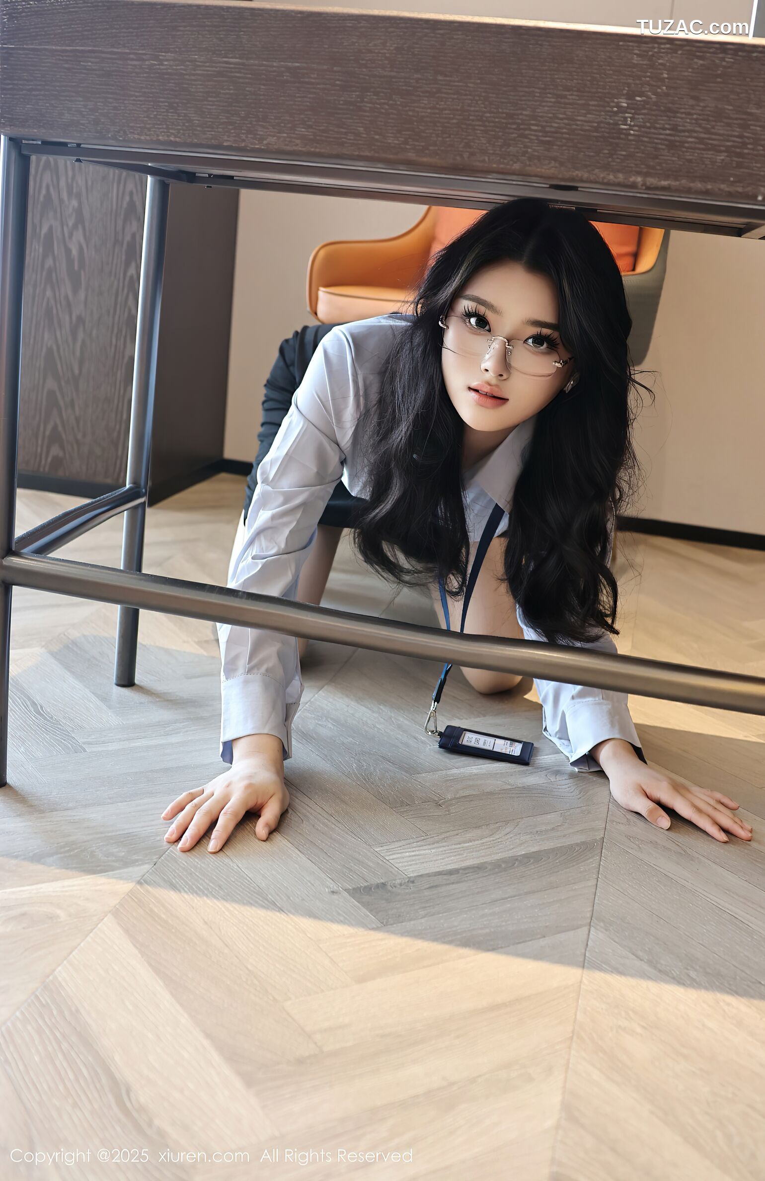 XiuRen秀人网-10674-糯梨子-OL白衬衫黑短裙肉丝-2025.08.21
