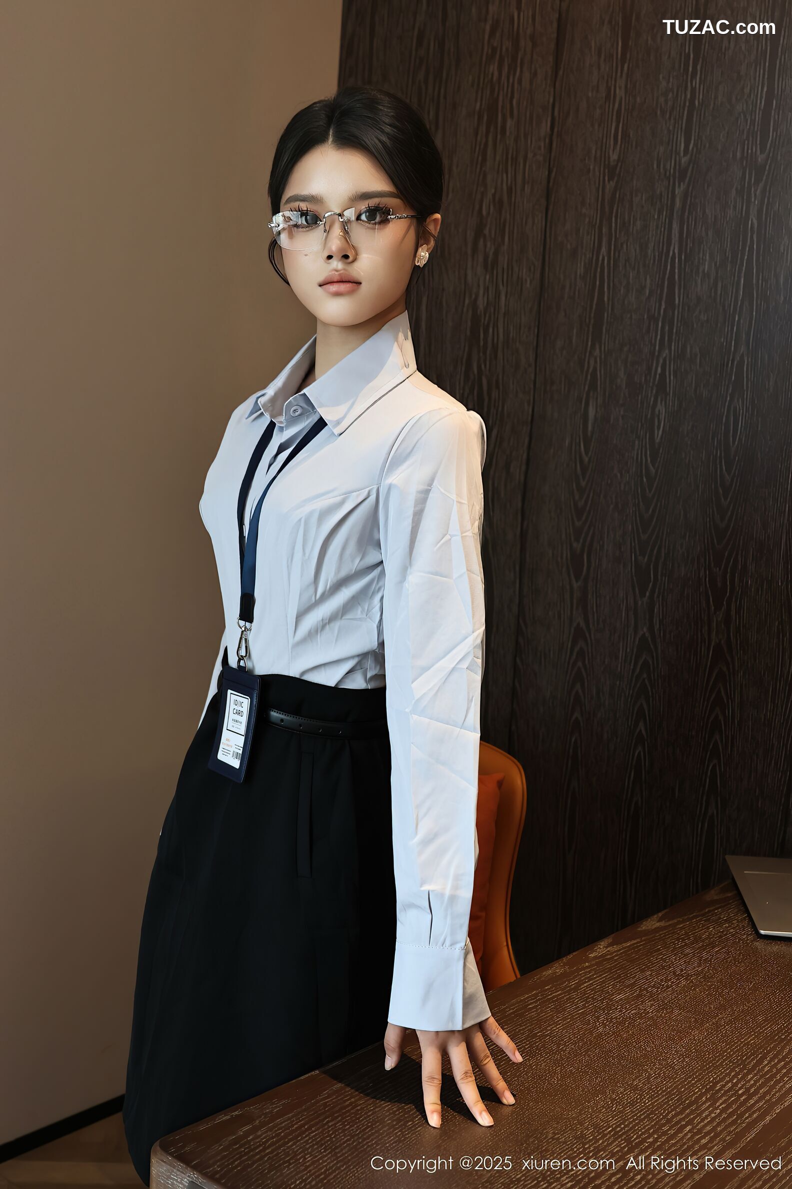 XiuRen秀人网-10674-糯梨子-OL白衬衫黑短裙肉丝-2025.08.21