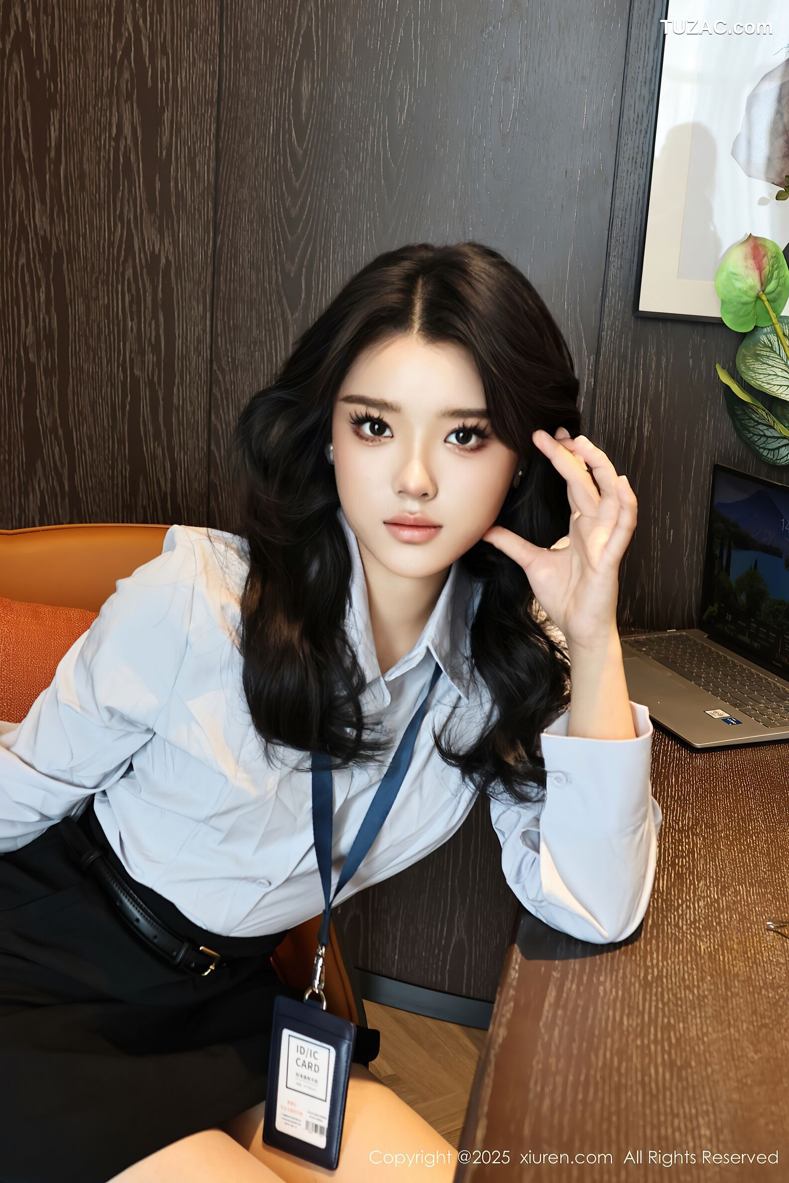 XiuRen秀人网-10674-糯梨子-OL白衬衫黑短裙肉丝-2025.08.21
