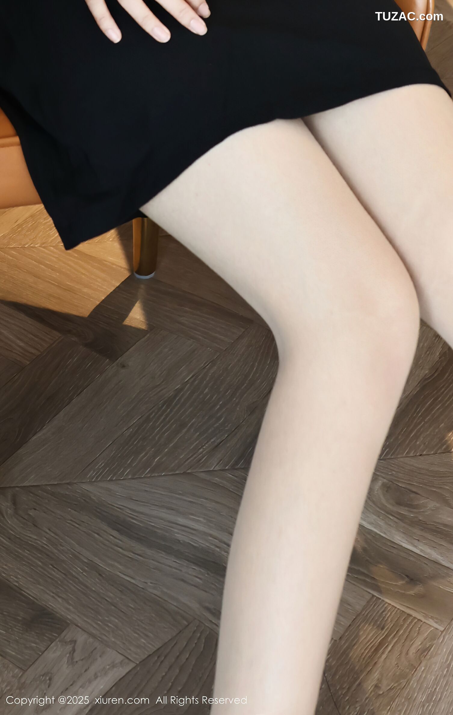 XiuRen秀人网-10674-糯梨子-OL白衬衫黑短裙肉丝-2025.08.21