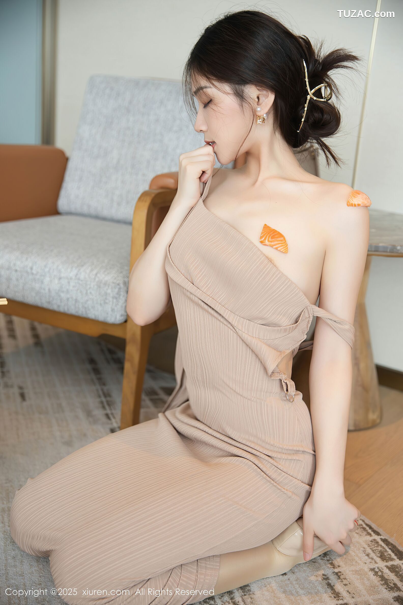 XiuRen秀人网-10678-刘婷婷-肉色连衣裙-2025.08.22