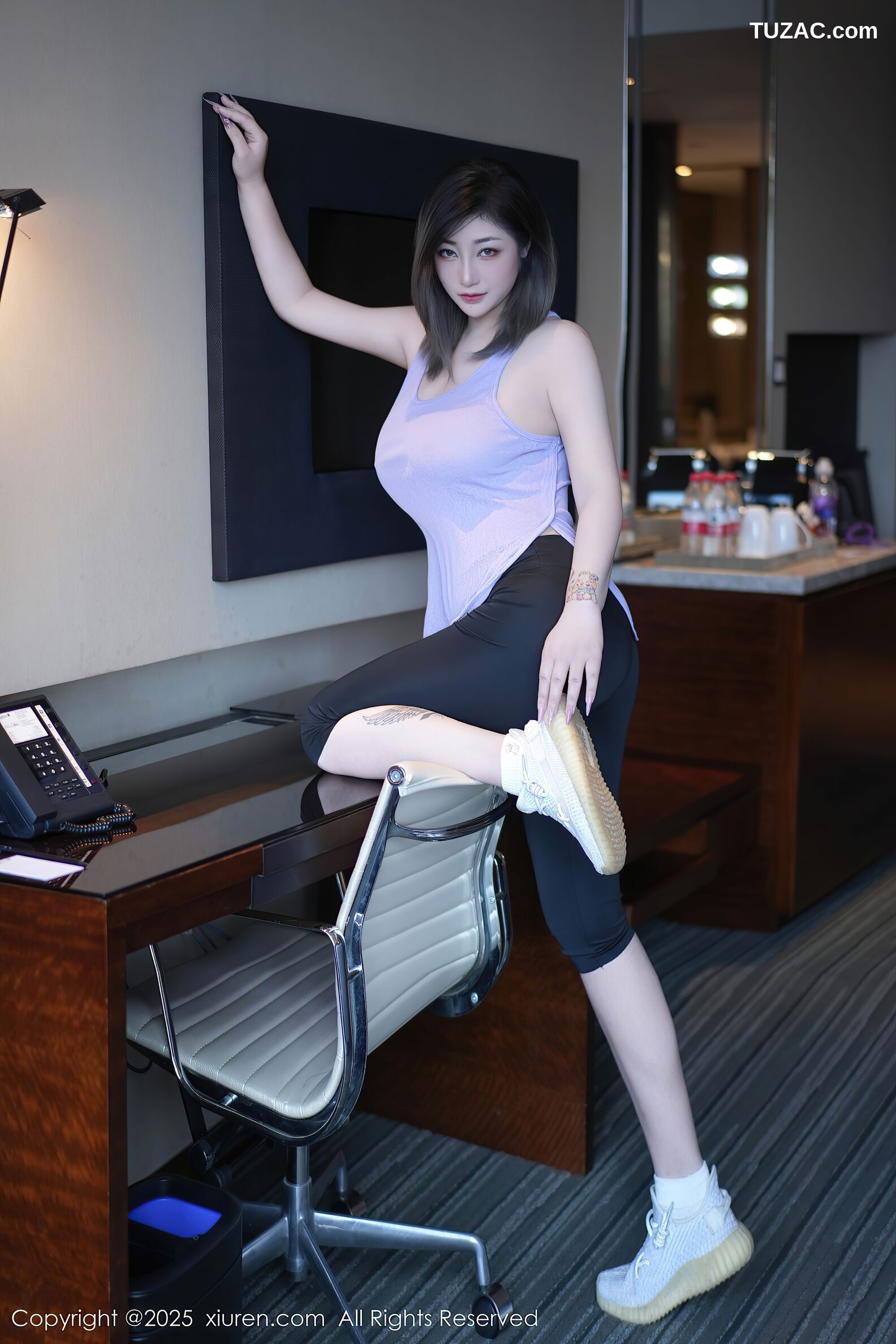 XiuRen秀人网-10682-妲己_Toxic-紫灰色上衣运动美女-2025.08.22