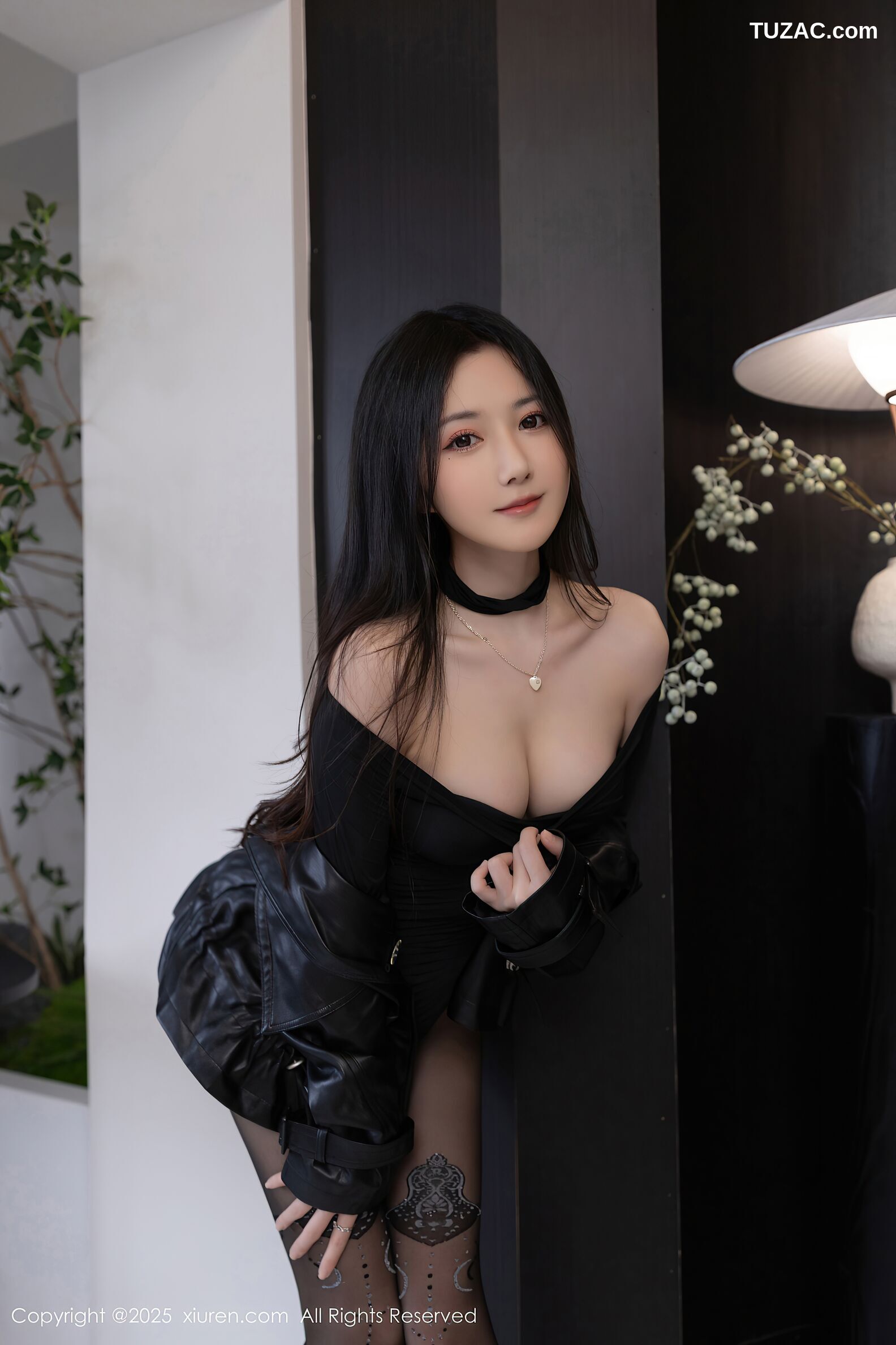 XiuRen秀人网-10684-鱼子酱Fish-性感黑色皮衣黑色内衣黑丝-2025.08.22