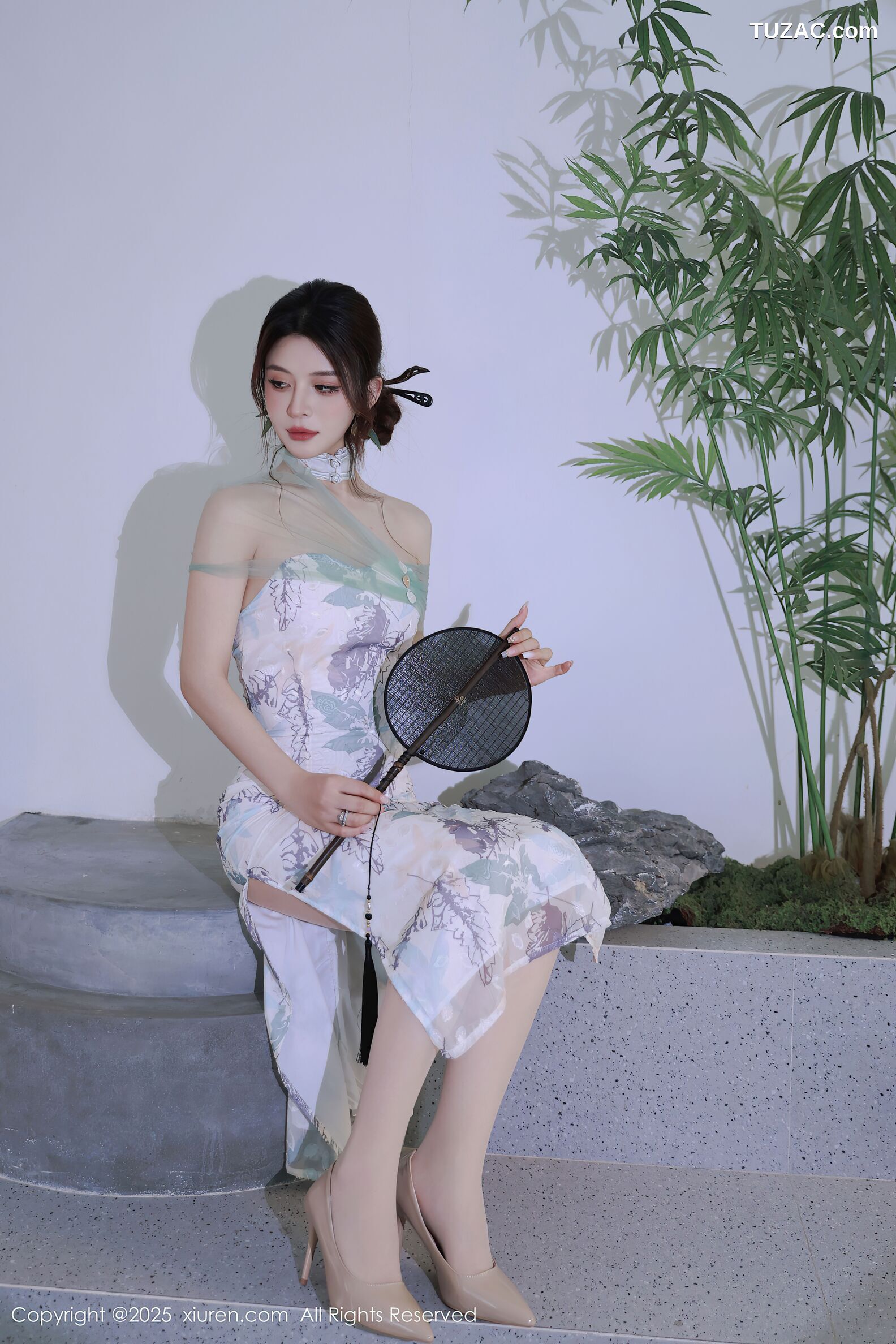 XiuRen秀人网-10694-阿依莎-浅色古风裙白蕾丝内衣-2025.08.27