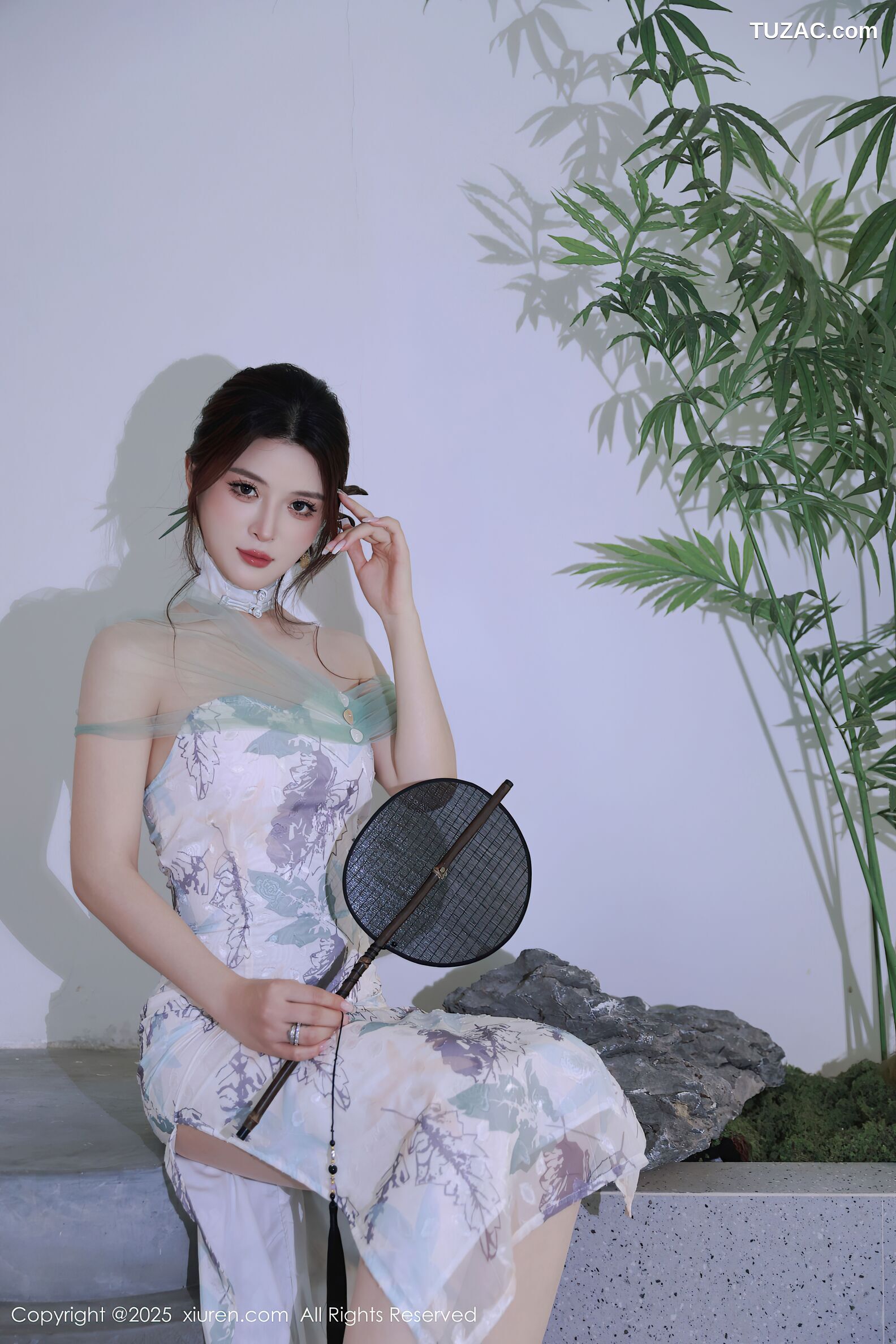 XiuRen秀人网-10694-阿依莎-浅色古风裙白蕾丝内衣-2025.08.27