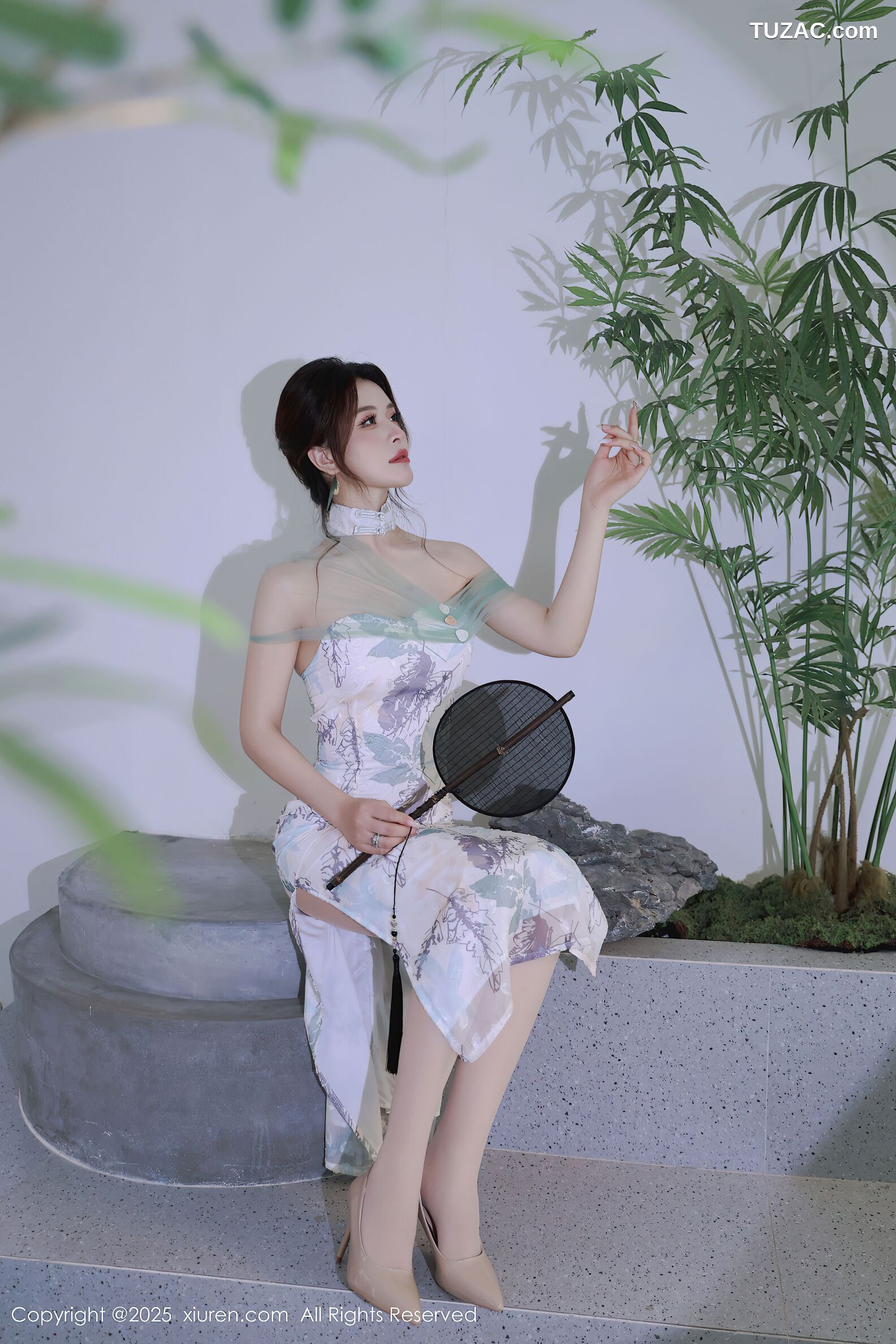 XiuRen秀人网-10694-阿依莎-浅色古风裙白蕾丝内衣-2025.08.27
