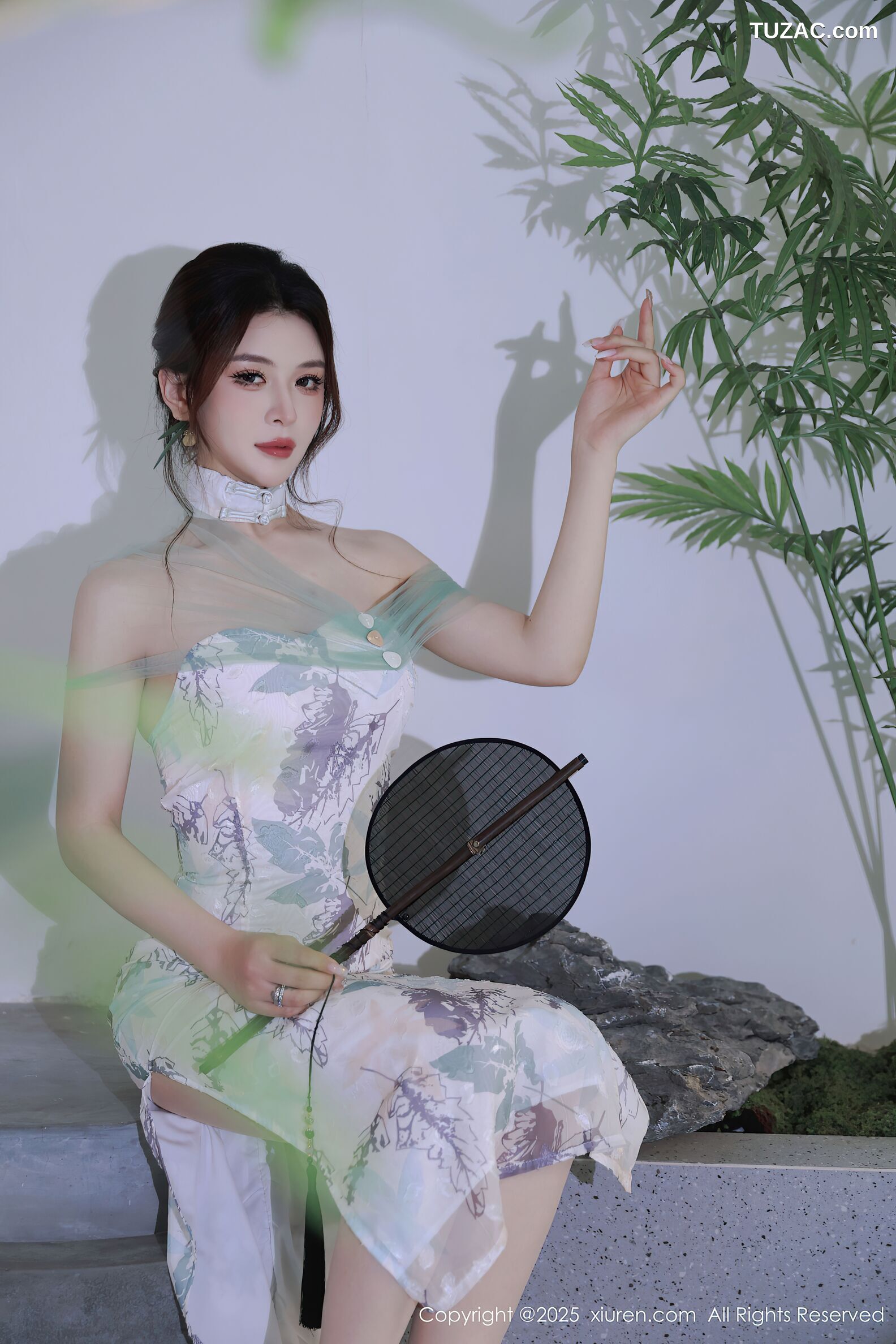XiuRen秀人网-10694-阿依莎-浅色古风裙白蕾丝内衣-2025.08.27