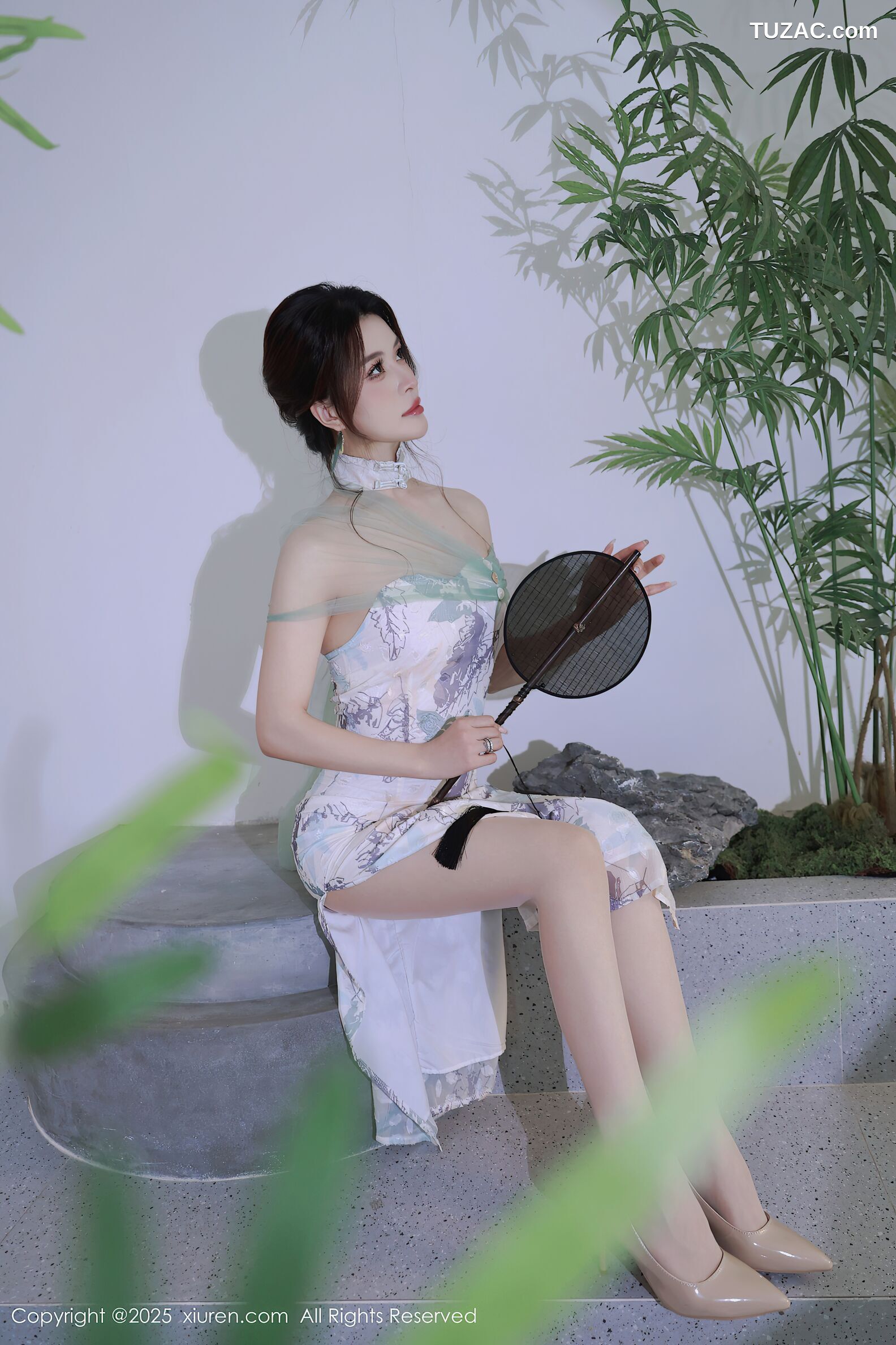 XiuRen秀人网-10694-阿依莎-浅色古风裙白蕾丝内衣-2025.08.27