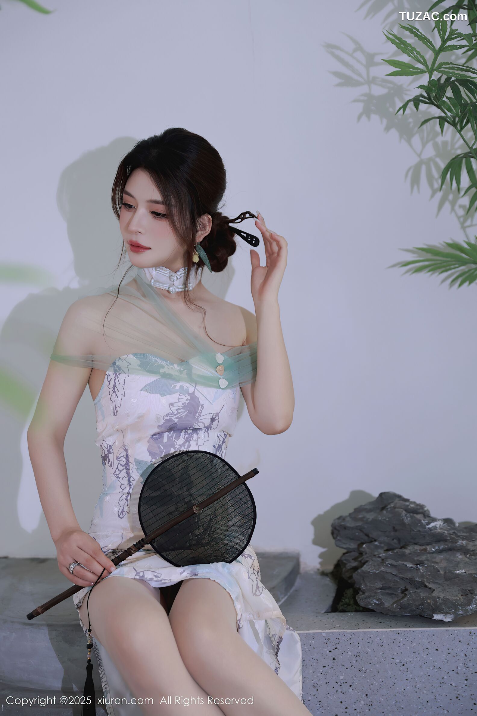 XiuRen秀人网-10694-阿依莎-浅色古风裙白蕾丝内衣-2025.08.27