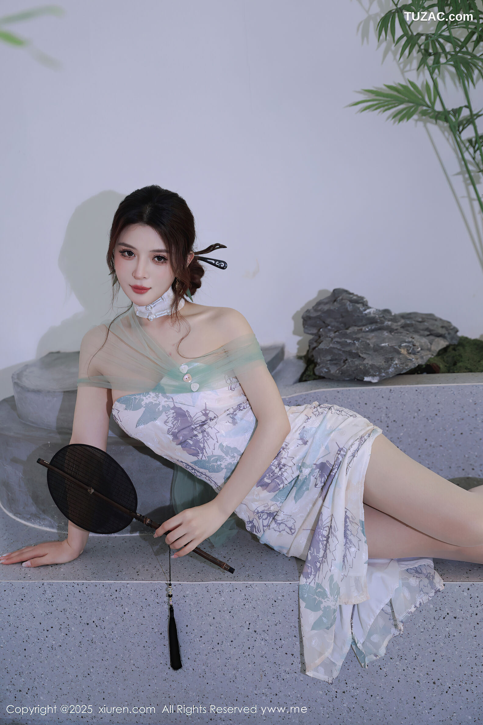XiuRen秀人网-10694-阿依莎-浅色古风裙白蕾丝内衣-2025.08.27