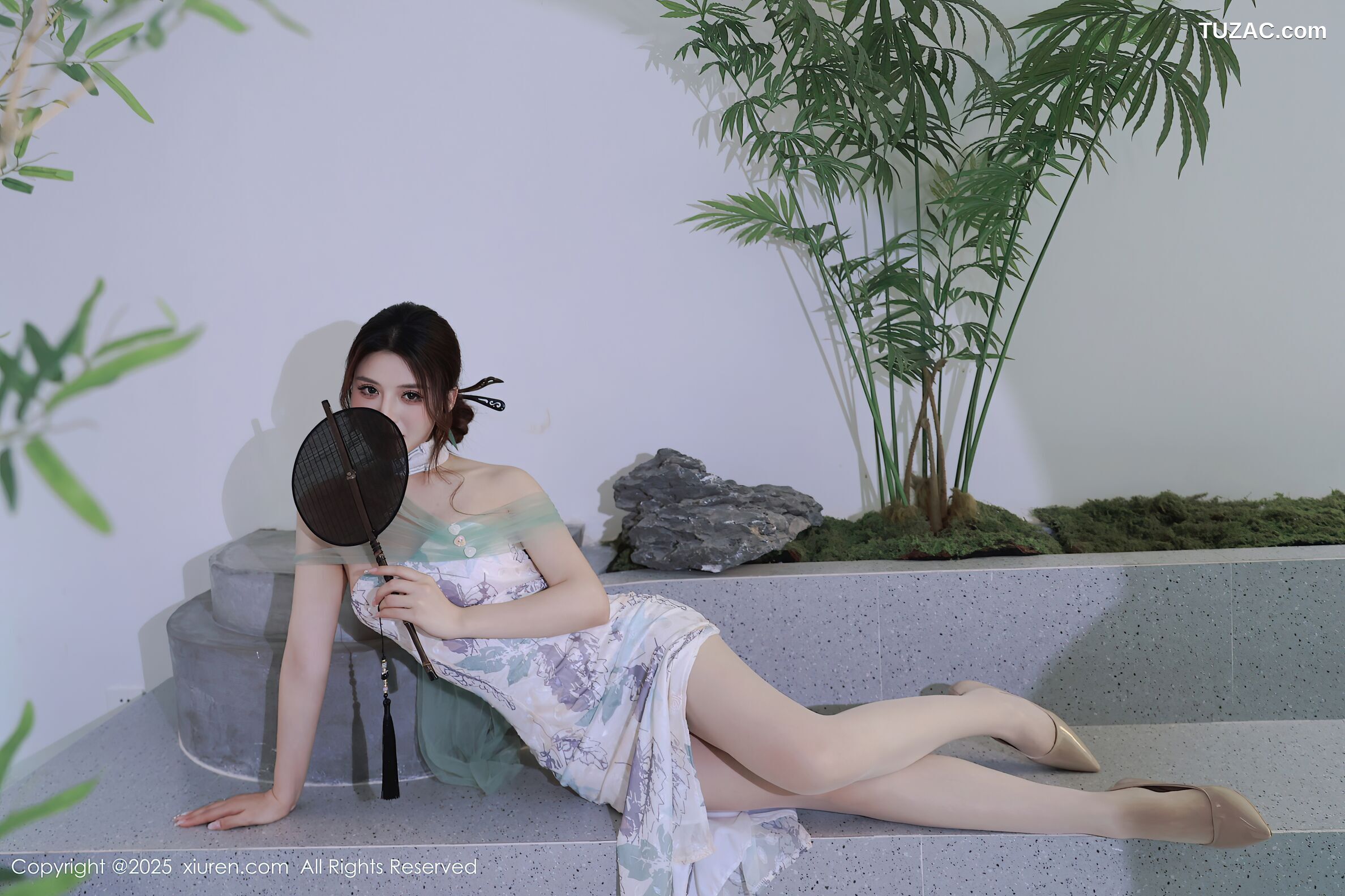 XiuRen秀人网-10694-阿依莎-浅色古风裙白蕾丝内衣-2025.08.27