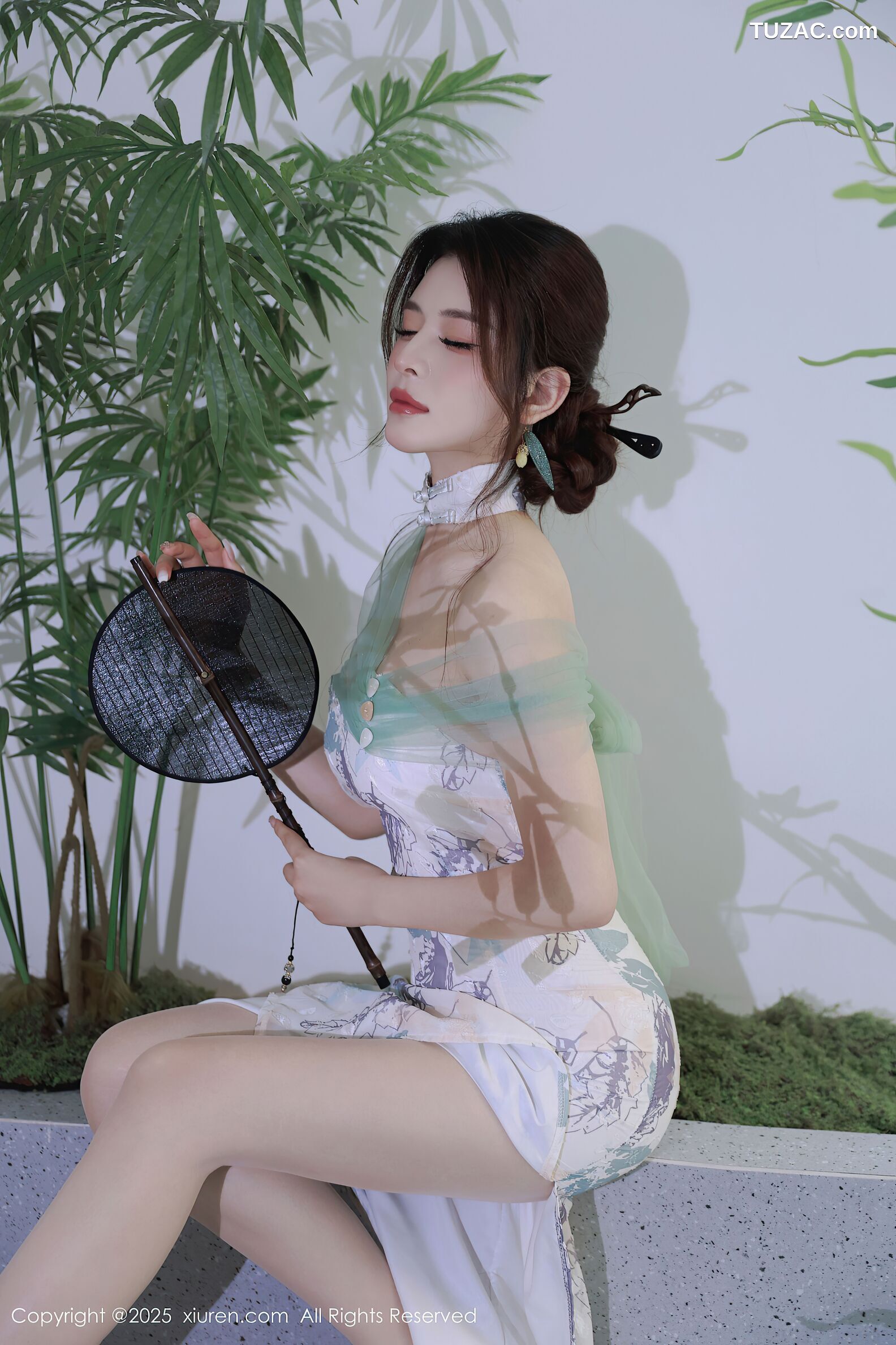 XiuRen秀人网-10694-阿依莎-浅色古风裙白蕾丝内衣-2025.08.27