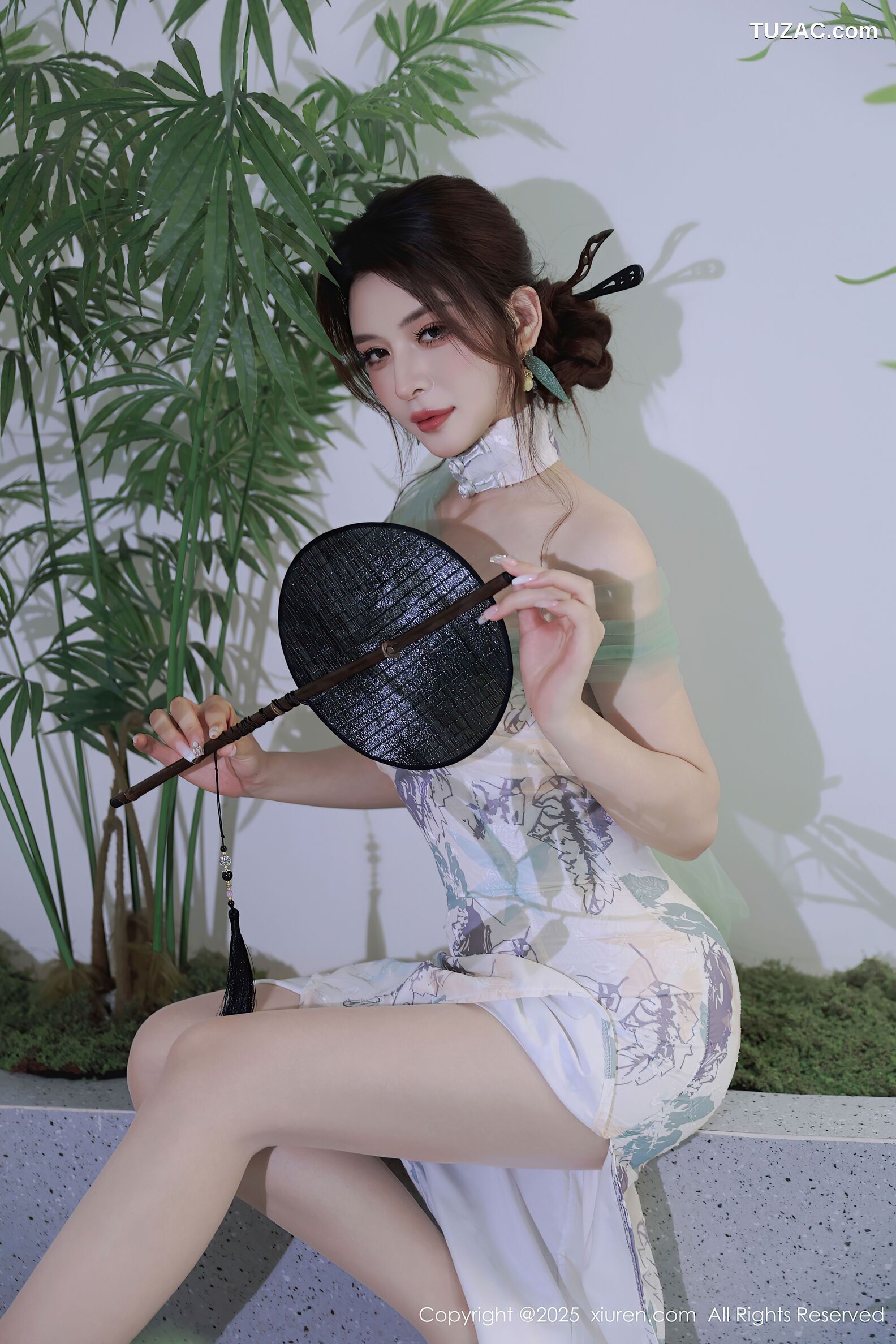 XiuRen秀人网-10694-阿依莎-浅色古风裙白蕾丝内衣-2025.08.27