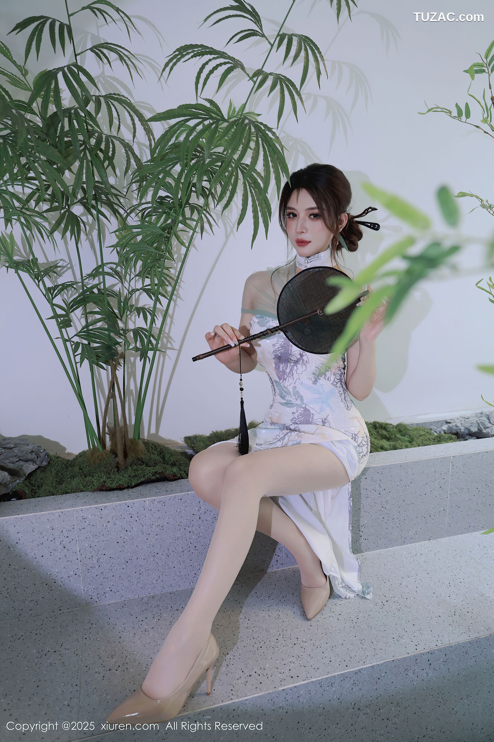 XiuRen秀人网-10694-阿依莎-浅色古风裙白蕾丝内衣-2025.08.27