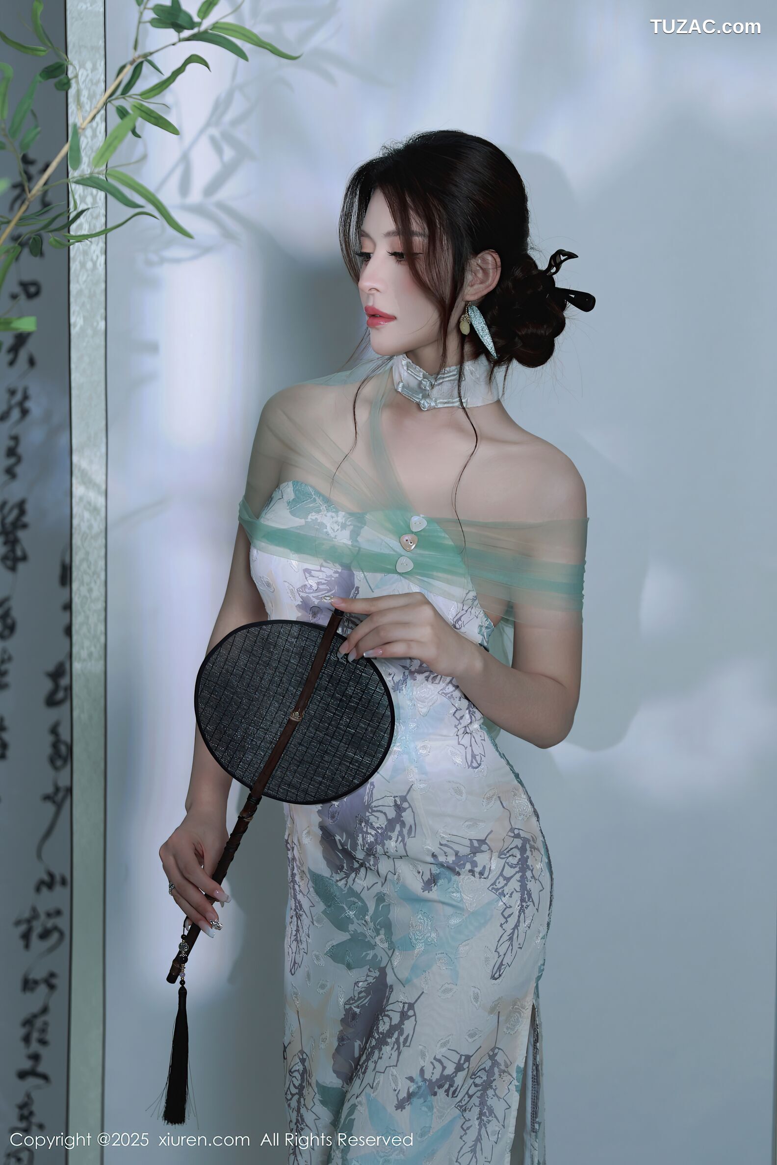 XiuRen秀人网-10694-阿依莎-浅色古风裙白蕾丝内衣-2025.08.27