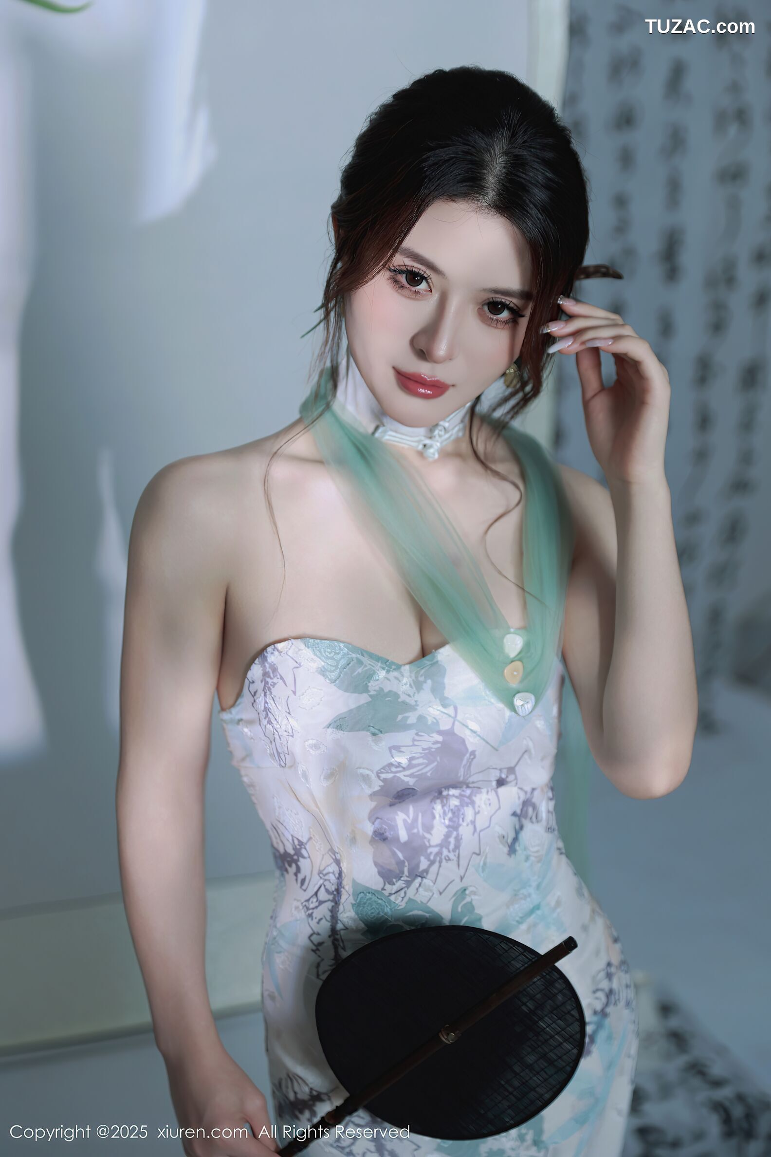 XiuRen秀人网-10694-阿依莎-浅色古风裙白蕾丝内衣-2025.08.27