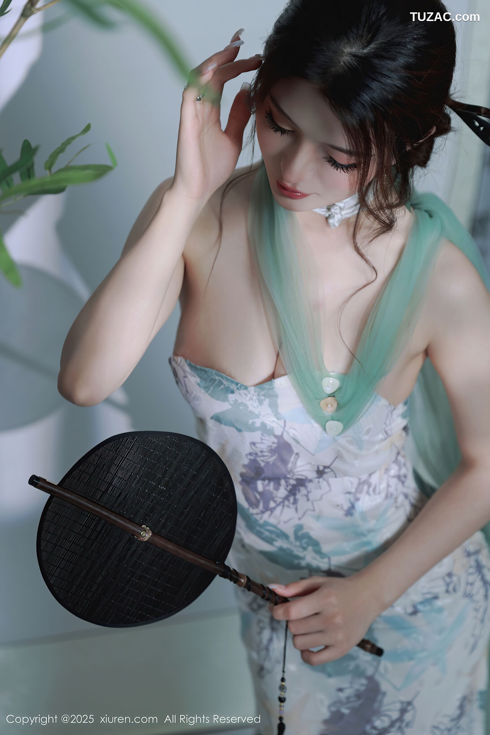 XiuRen秀人网-10694-阿依莎-浅色古风裙白蕾丝内衣-2025.08.27