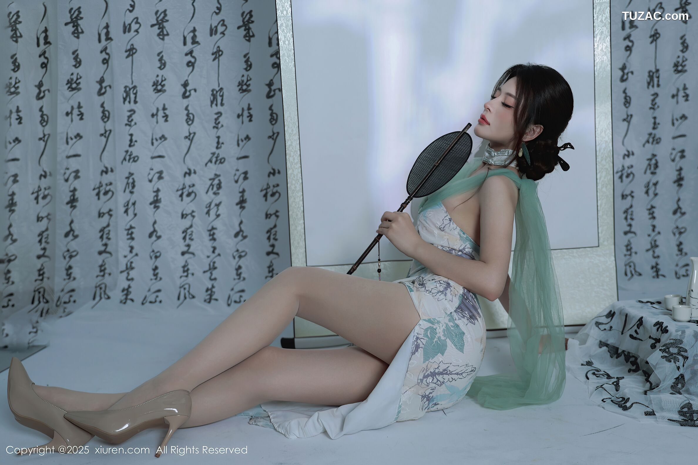 XiuRen秀人网-10694-阿依莎-浅色古风裙白蕾丝内衣-2025.08.27
