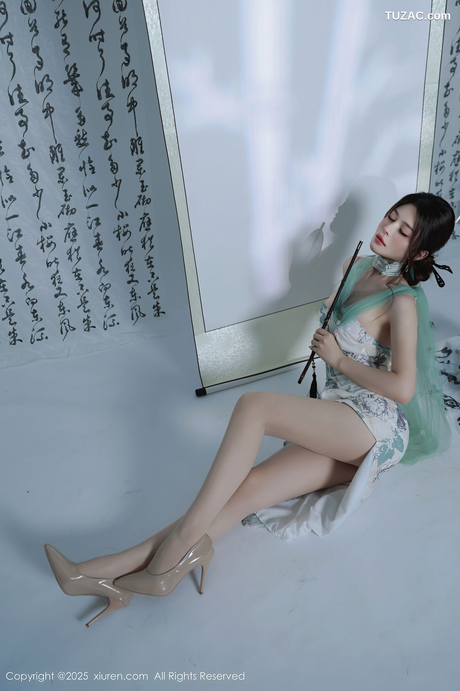 XiuRen秀人网-10694-阿依莎-浅色古风裙白蕾丝内衣-2025.08.27