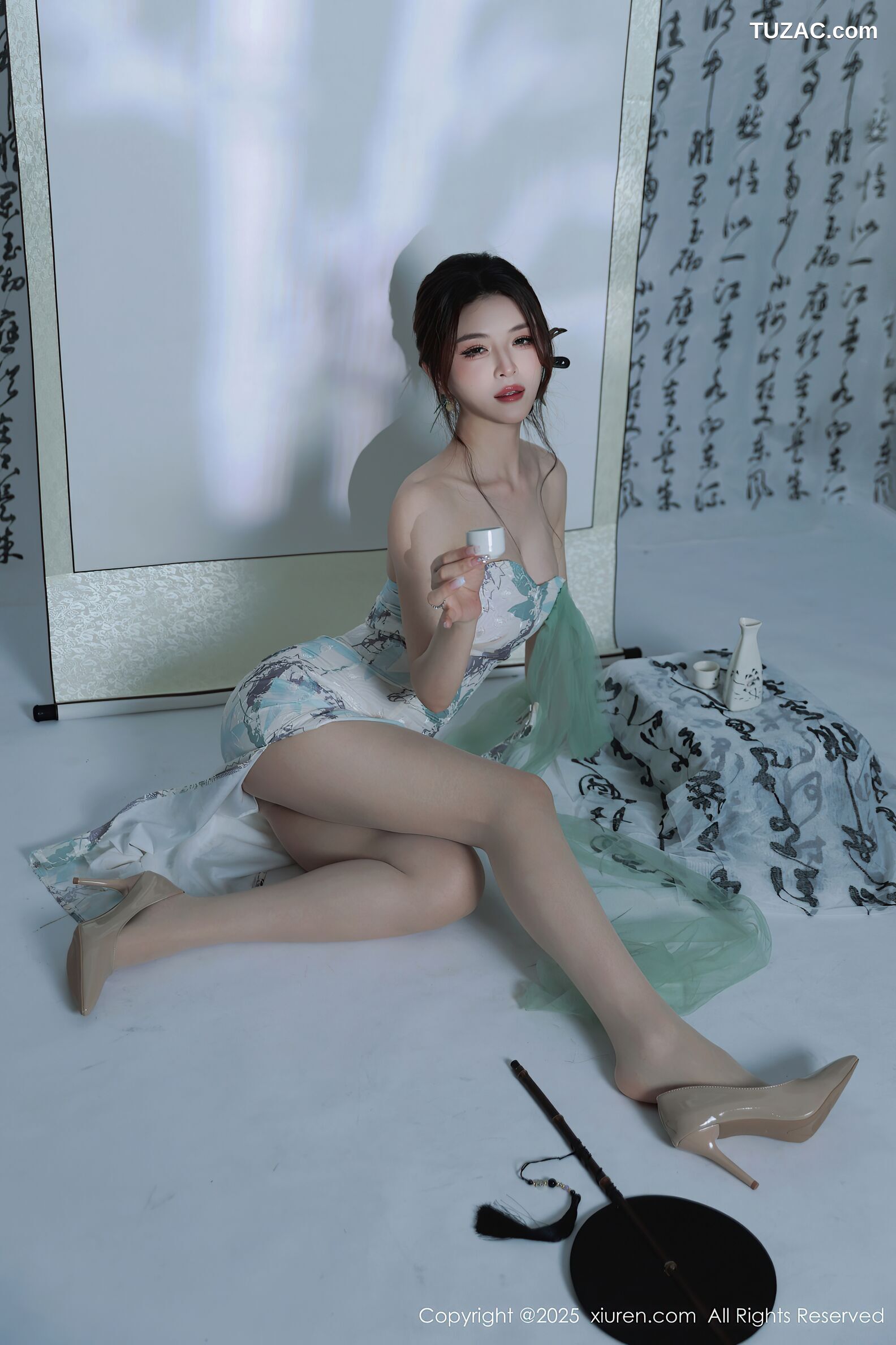 XiuRen秀人网-10694-阿依莎-浅色古风裙白蕾丝内衣-2025.08.27