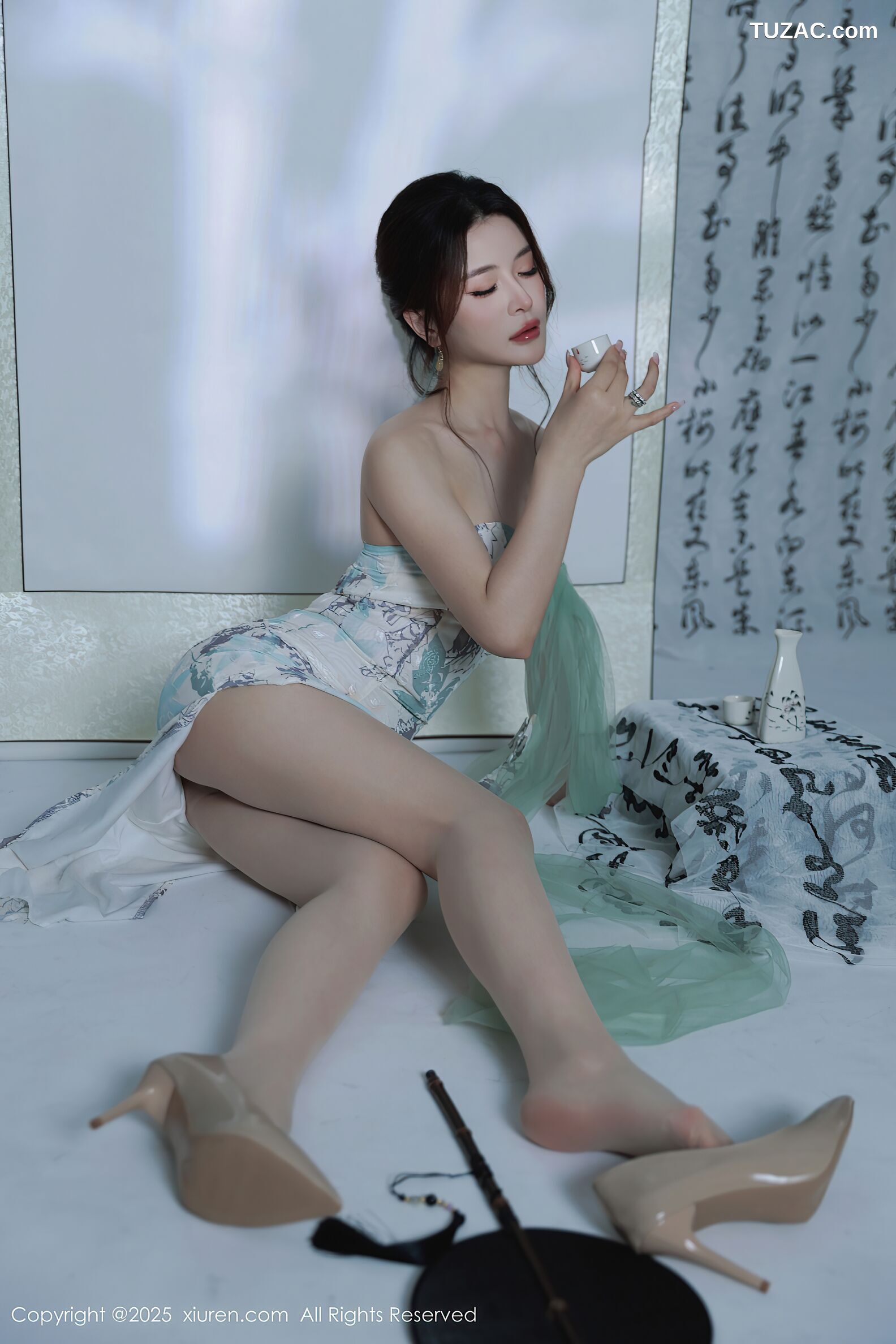 XiuRen秀人网-10694-阿依莎-浅色古风裙白蕾丝内衣-2025.08.27