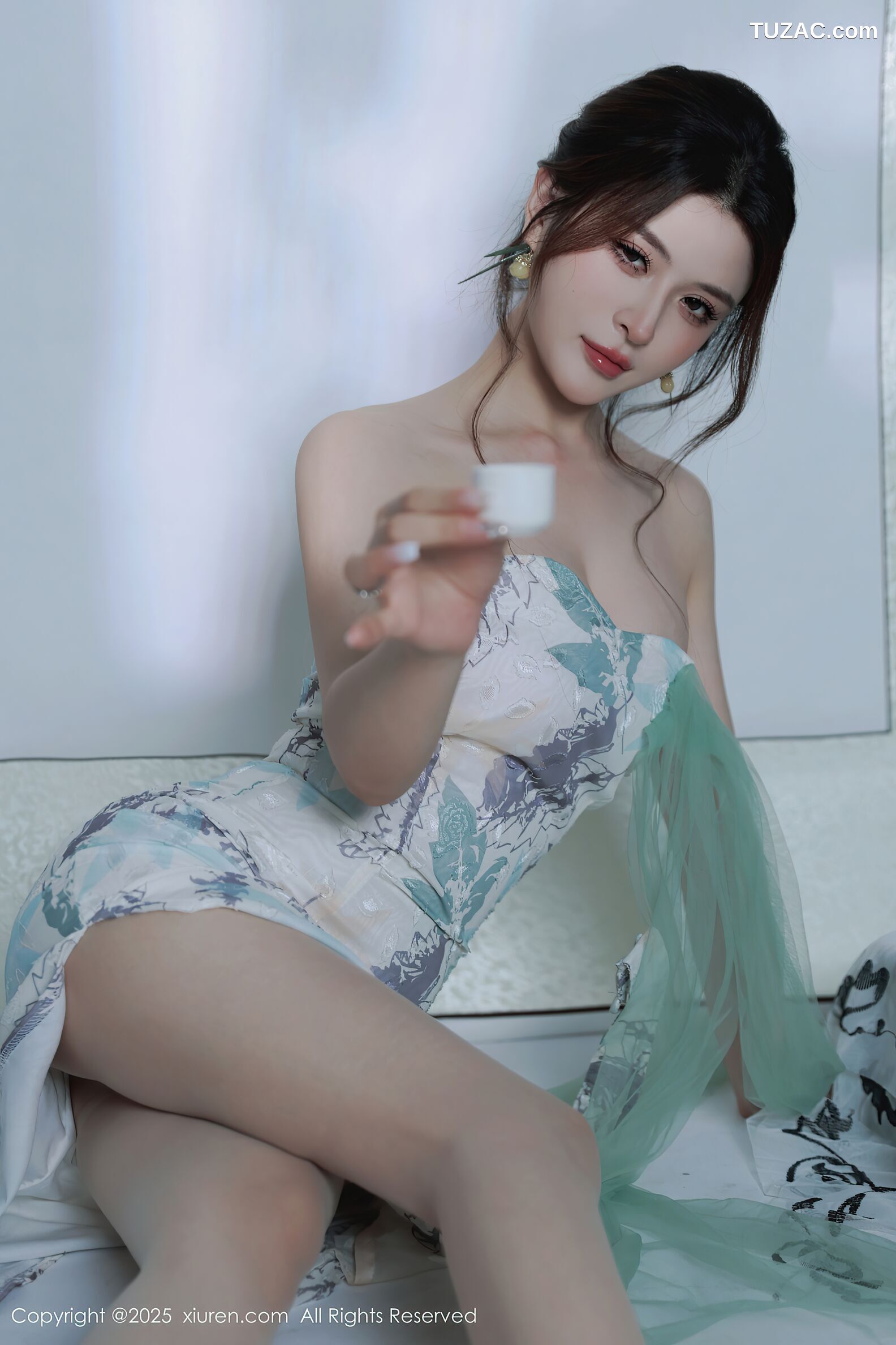 XiuRen秀人网-10694-阿依莎-浅色古风裙白蕾丝内衣-2025.08.27