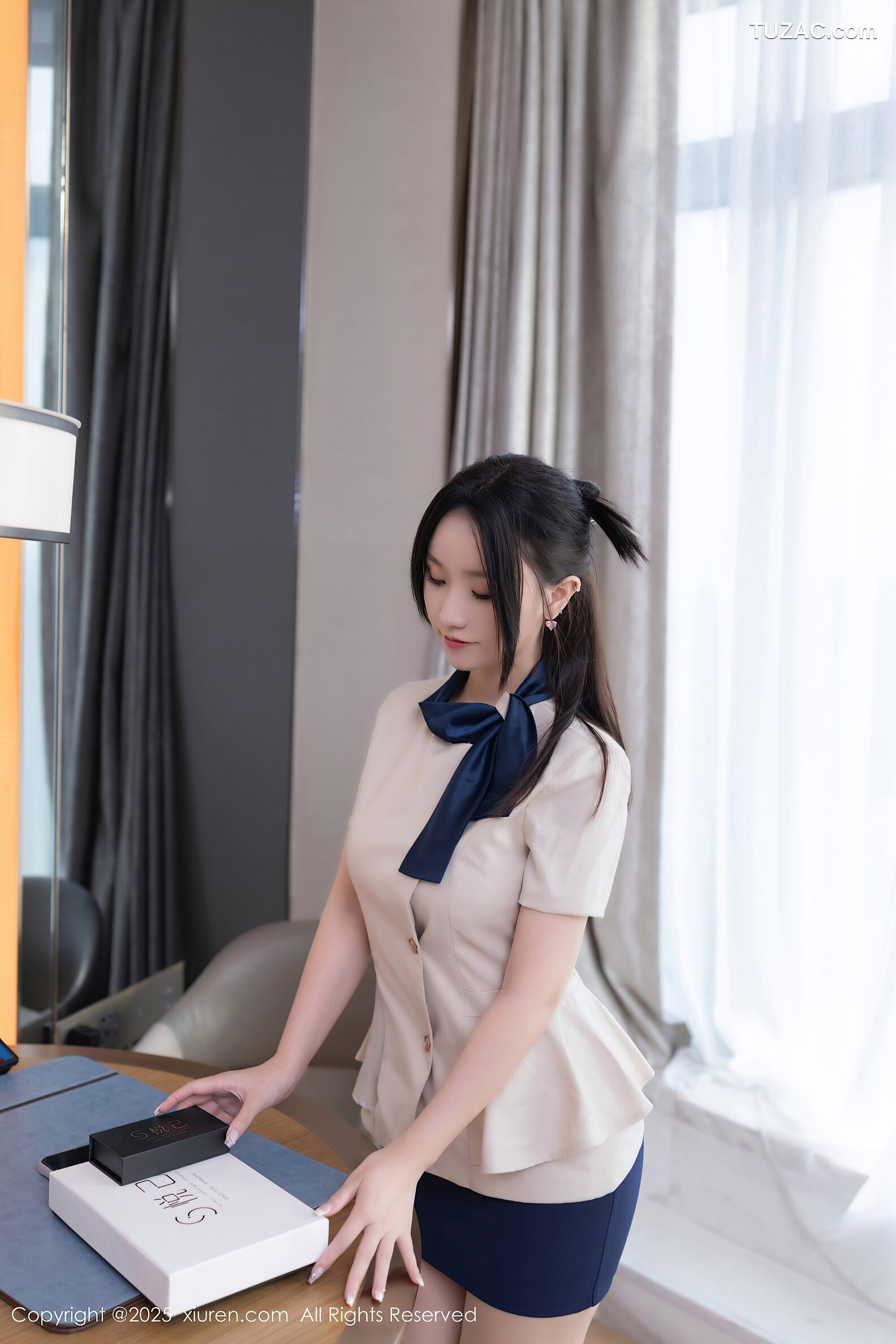 XiuRen秀人网-10697-杏子Yada-深蓝内衣诱人肉色丝袜-2025.08.27