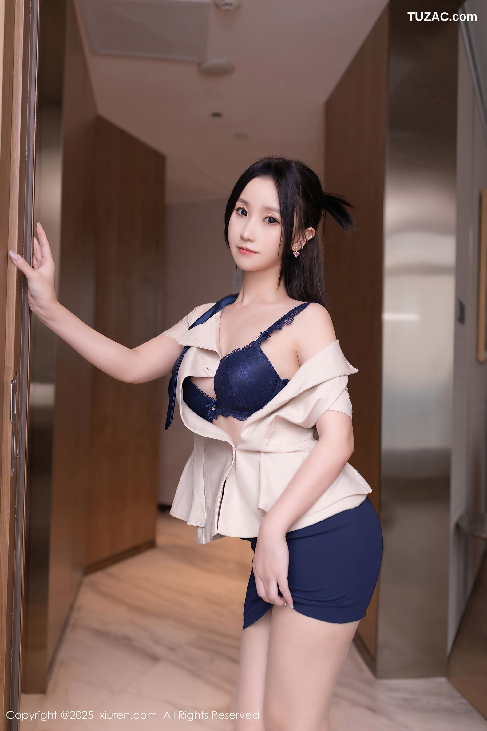 XiuRen秀人网-10697-杏子Yada-深蓝内衣诱人肉色丝袜-2025.08.27
