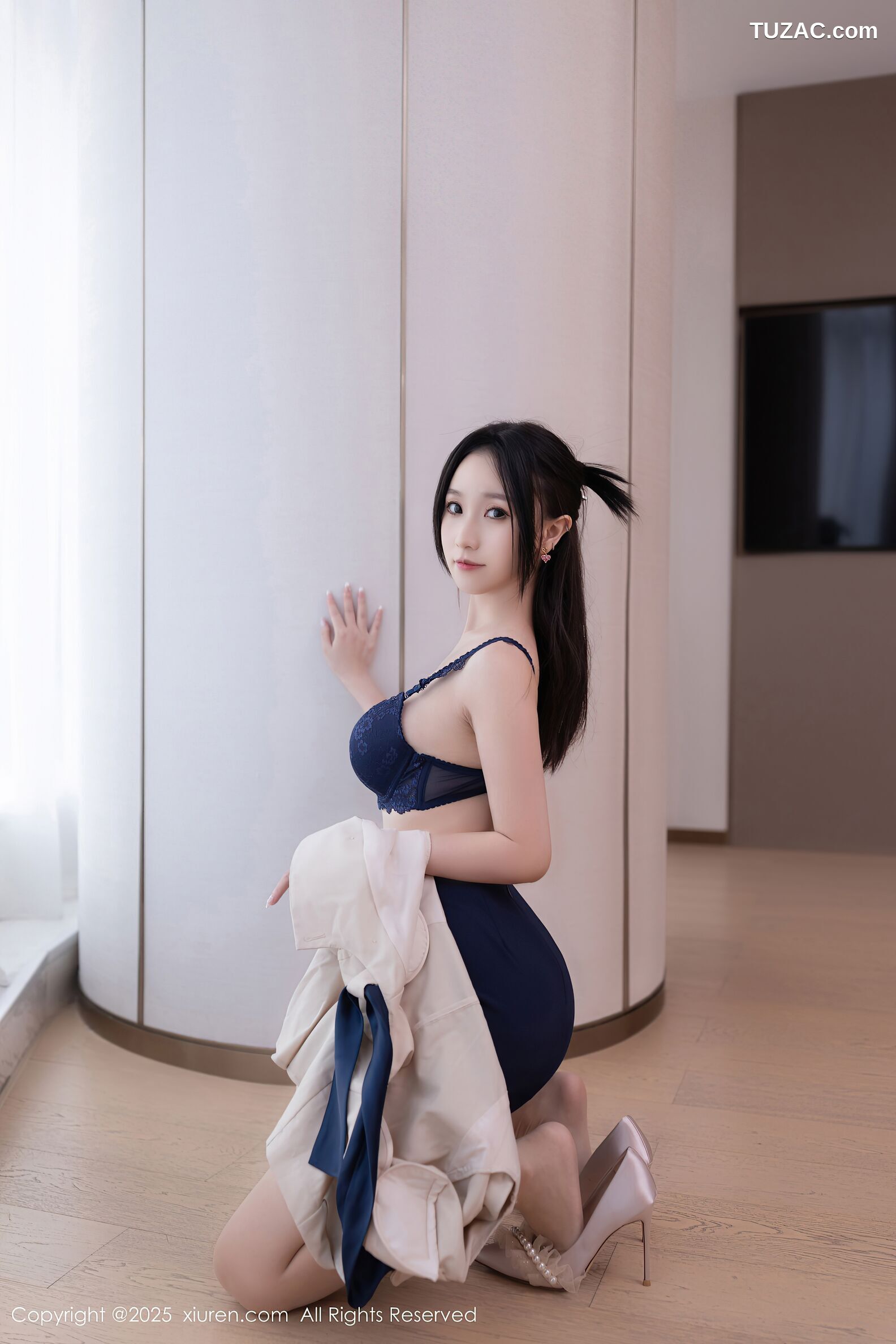 XiuRen秀人网-10697-杏子Yada-深蓝内衣诱人肉色丝袜-2025.08.27