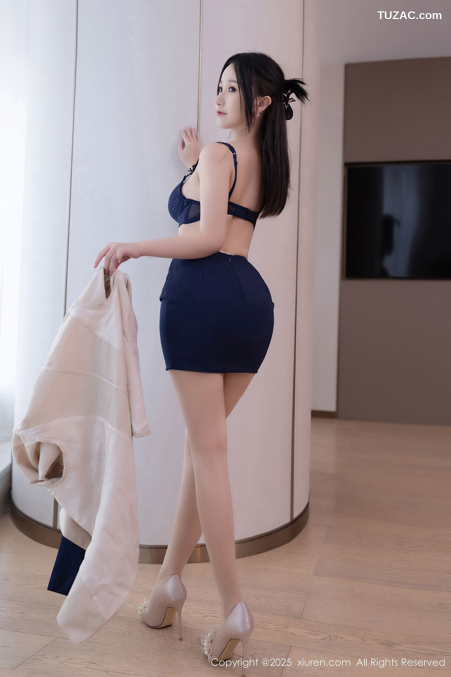 XiuRen秀人网-10697-杏子Yada-深蓝内衣诱人肉色丝袜-2025.08.27