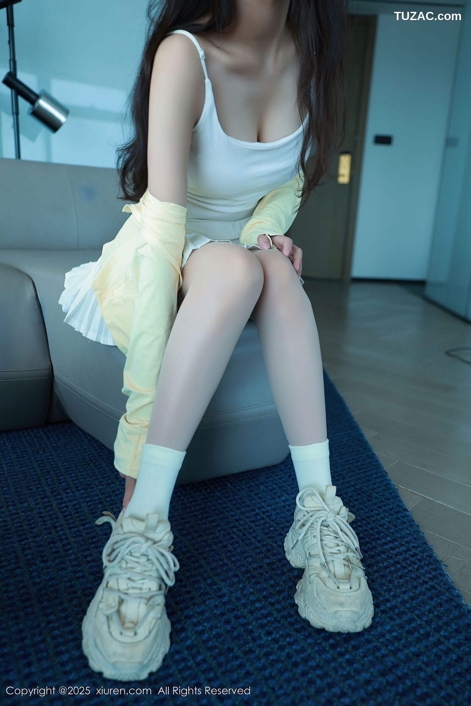 XiuRen秀人网-10702-糯咪-白色短裙白色丝袜-2025.08.28
