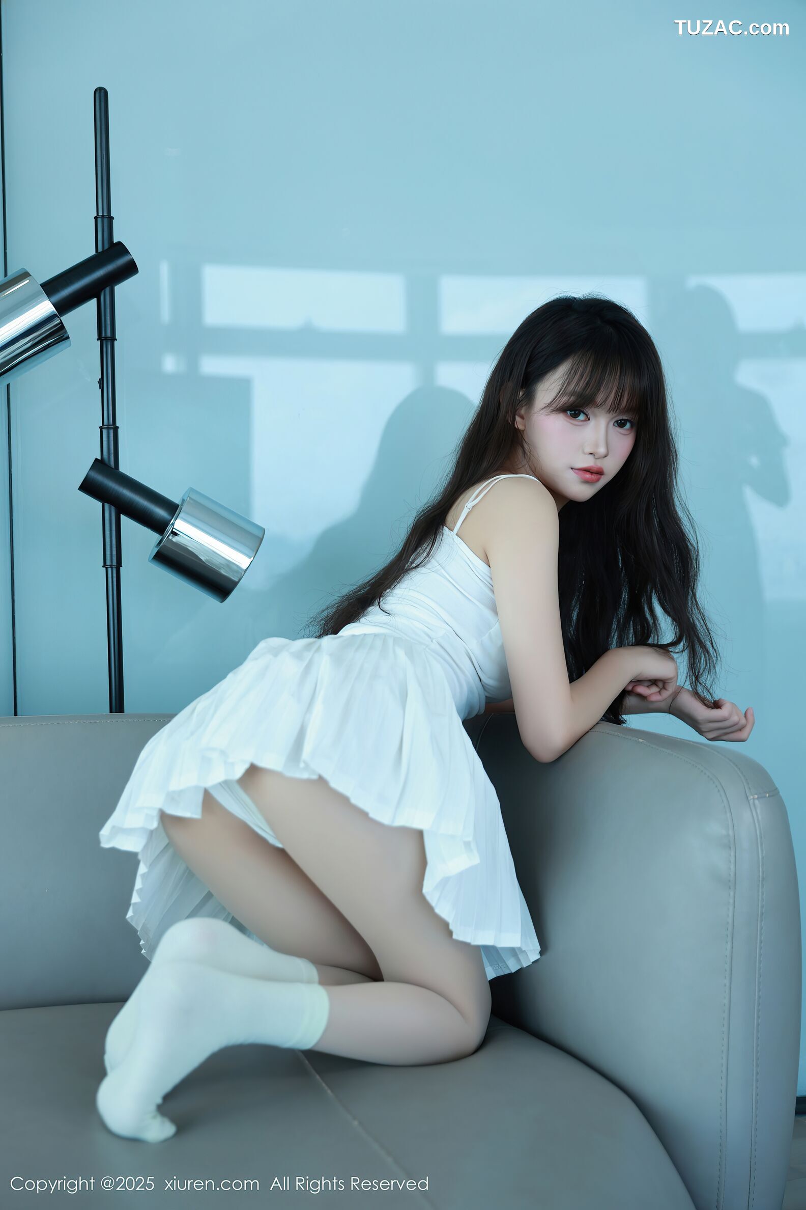 XiuRen秀人网-10702-糯咪-白色短裙白色丝袜-2025.08.28
