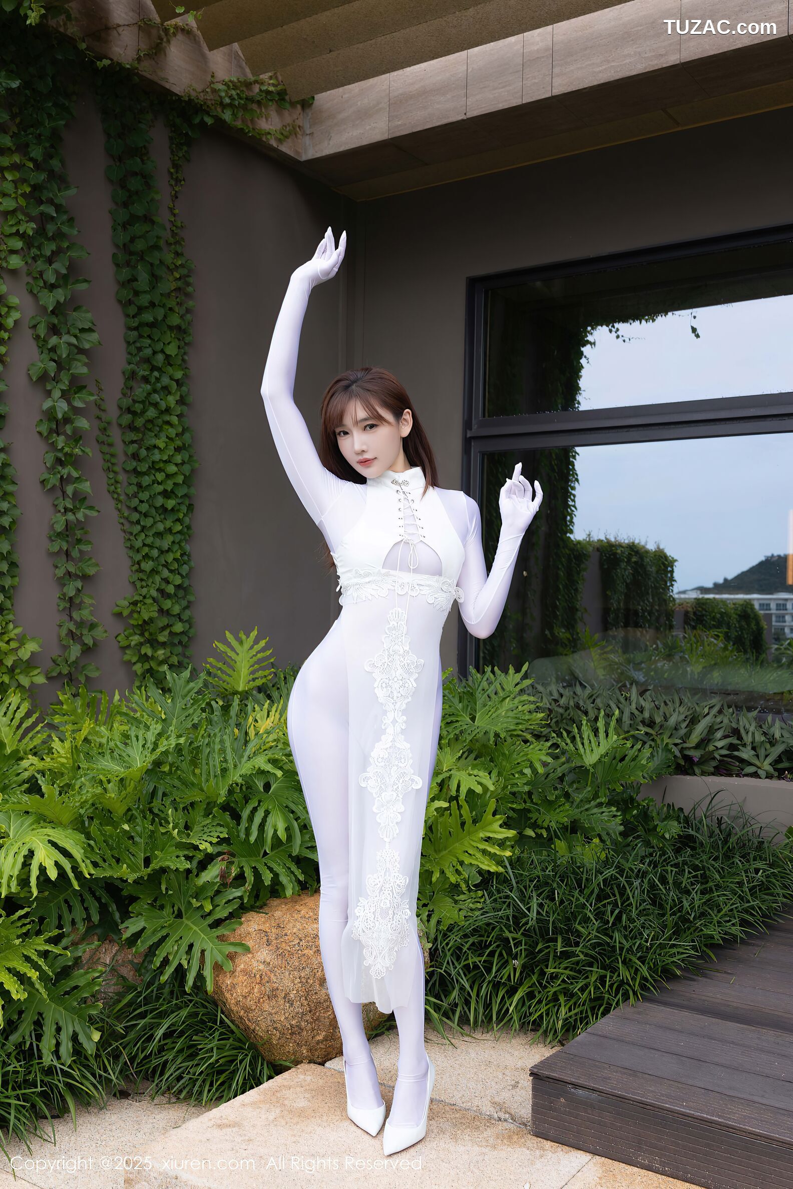 XiuRen秀人网-10704-陆萱萱-情趣白旗袍连体白丝-2025.08.28