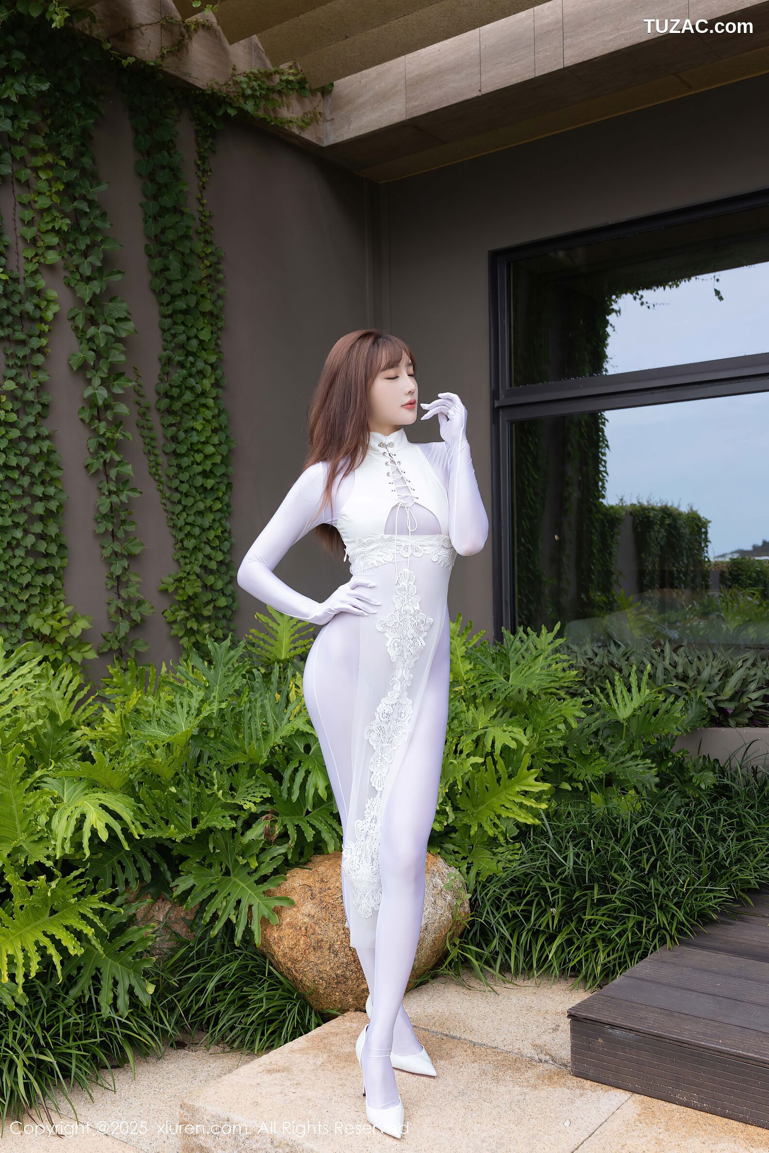 XiuRen秀人网-10704-陆萱萱-情趣白旗袍连体白丝-2025.08.28