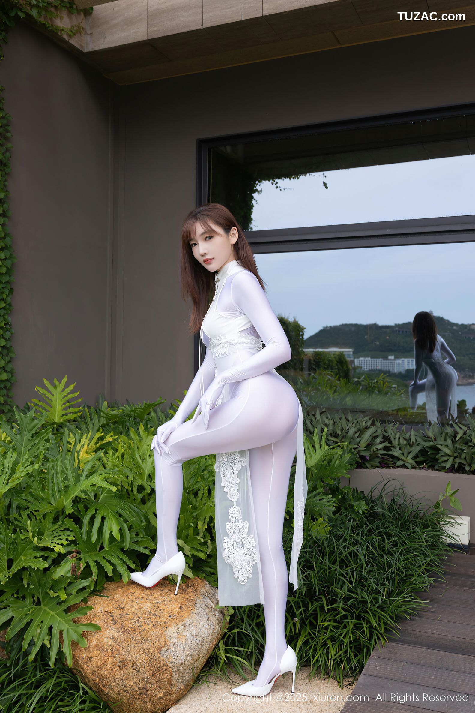 XiuRen秀人网-10704-陆萱萱-情趣白旗袍连体白丝-2025.08.28