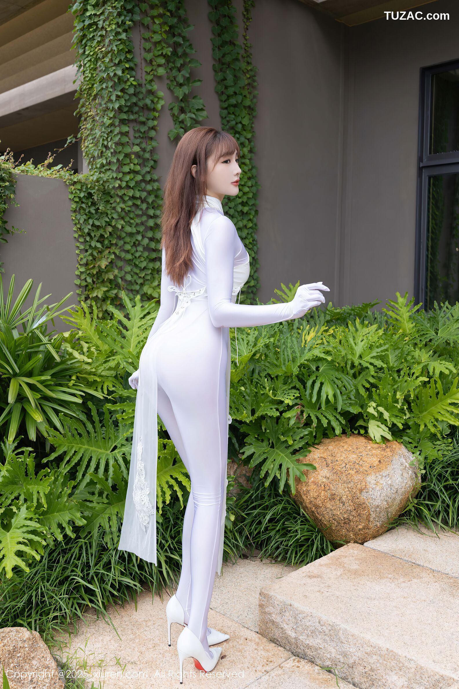 XiuRen秀人网-10704-陆萱萱-情趣白旗袍连体白丝-2025.08.28