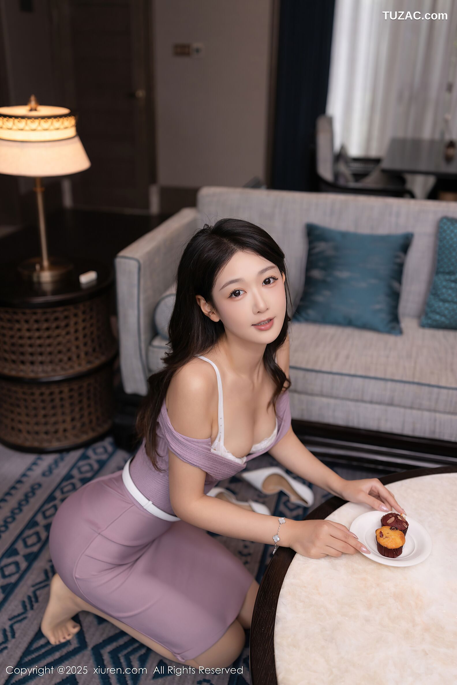 XiuRen秀人网-10716-唐安琪-紫色连衣裙街拍白色内衣-2025.09.01