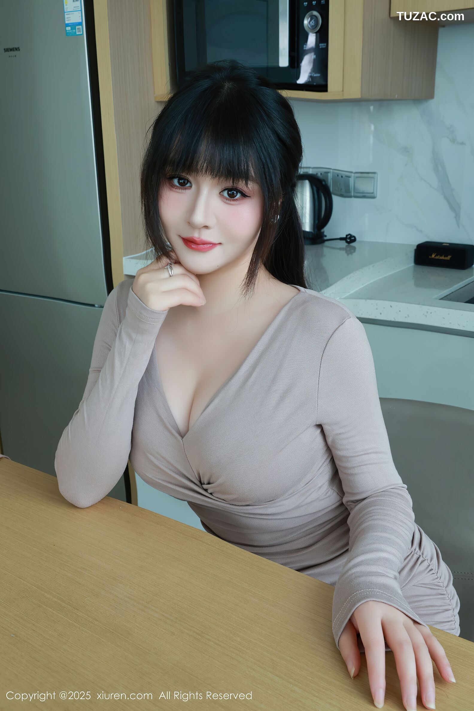 XiuRen秀人网-10718-南汐RuRu-浅灰连衣短裙白色内衣原色丝袜-2025.09.02