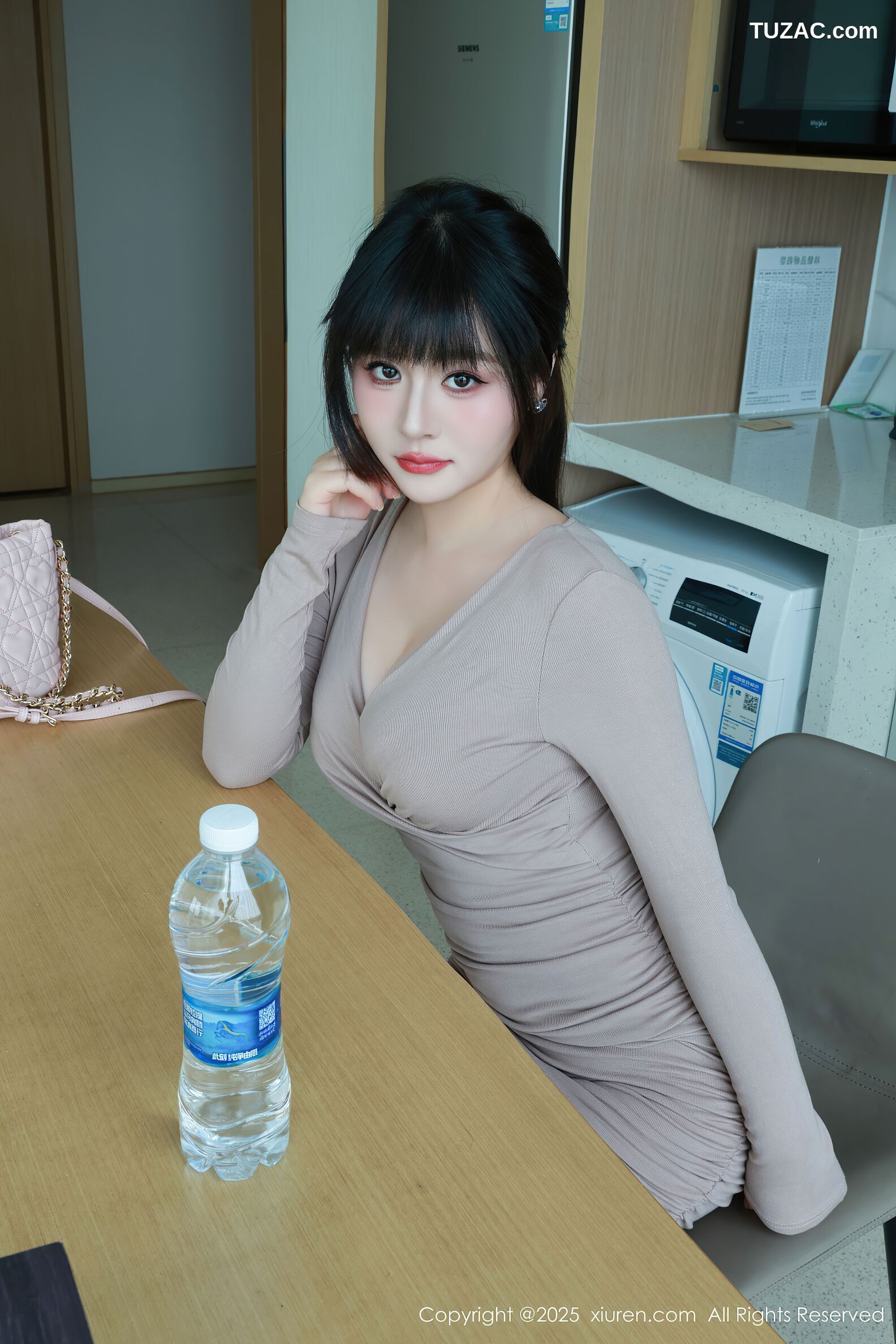 XiuRen秀人网-10718-南汐RuRu-浅灰连衣短裙白色内衣原色丝袜-2025.09.02