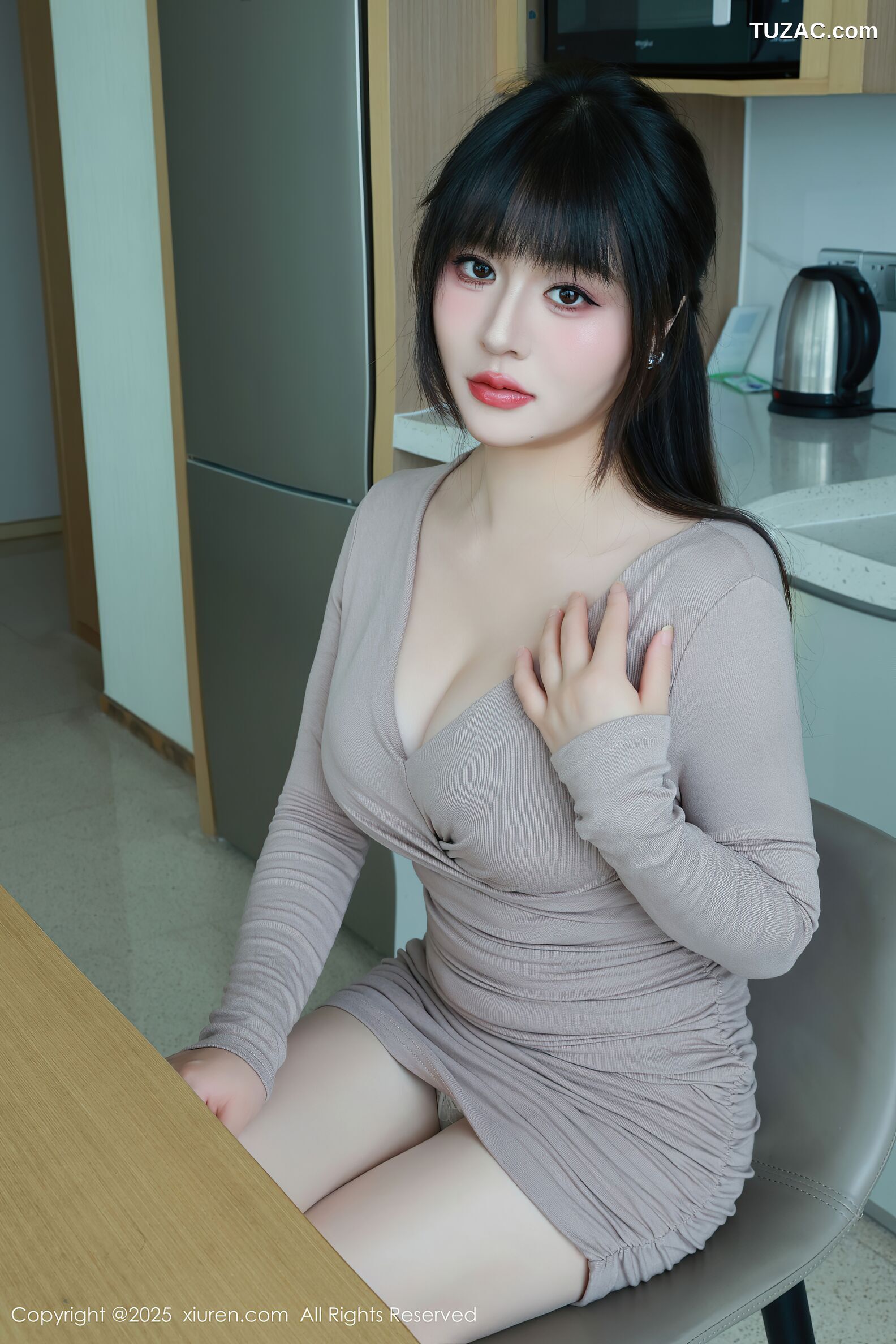 XiuRen秀人网-10718-南汐RuRu-浅灰连衣短裙白色内衣原色丝袜-2025.09.02