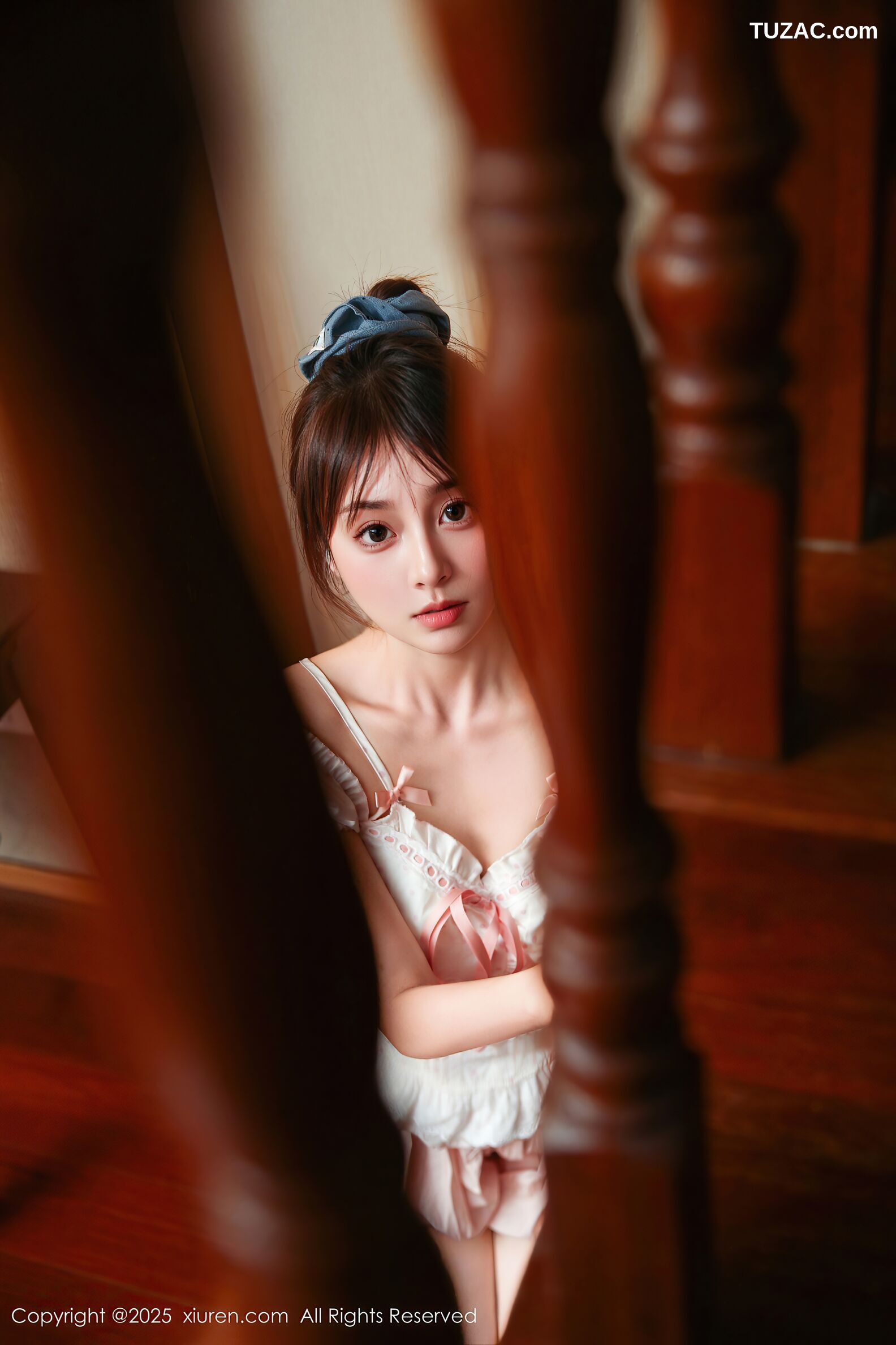 XiuRen秀人网-10730-炎恬kitty-白色吊带少女短裙香肩-2025.09.05