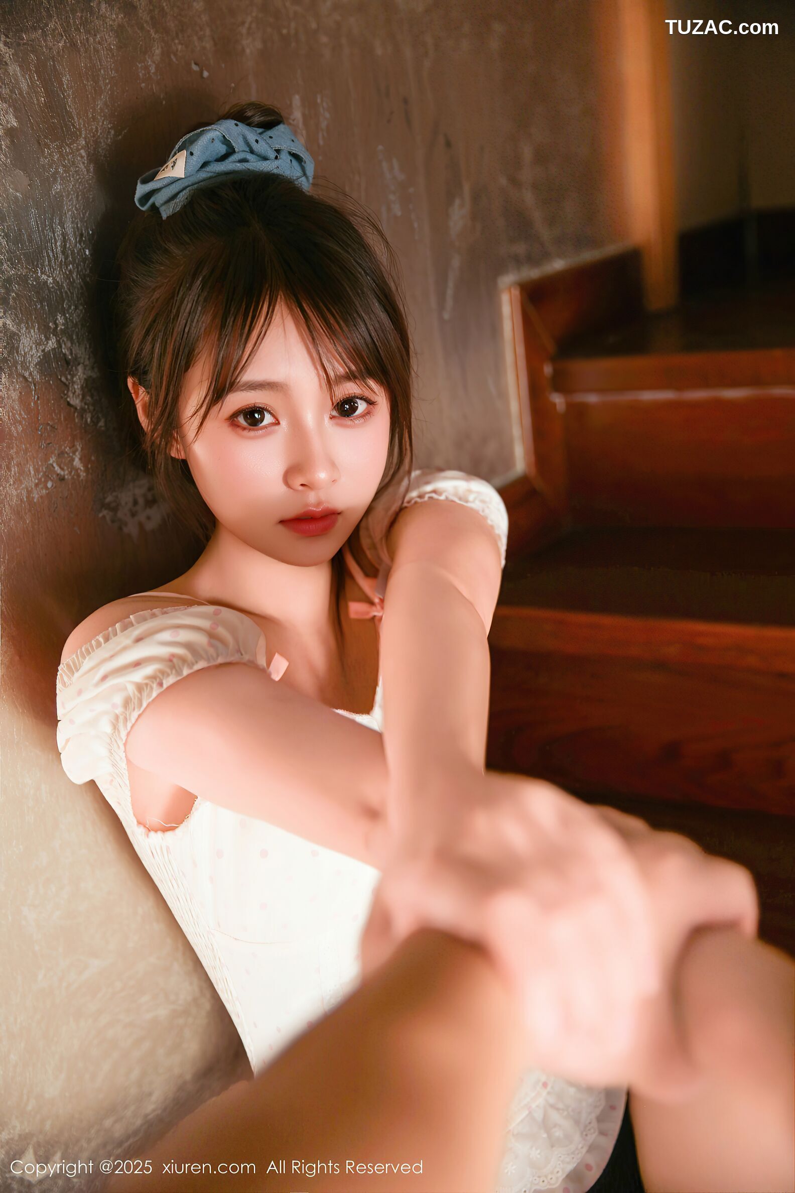 XiuRen秀人网-10730-炎恬kitty-白色吊带少女短裙香肩-2025.09.05