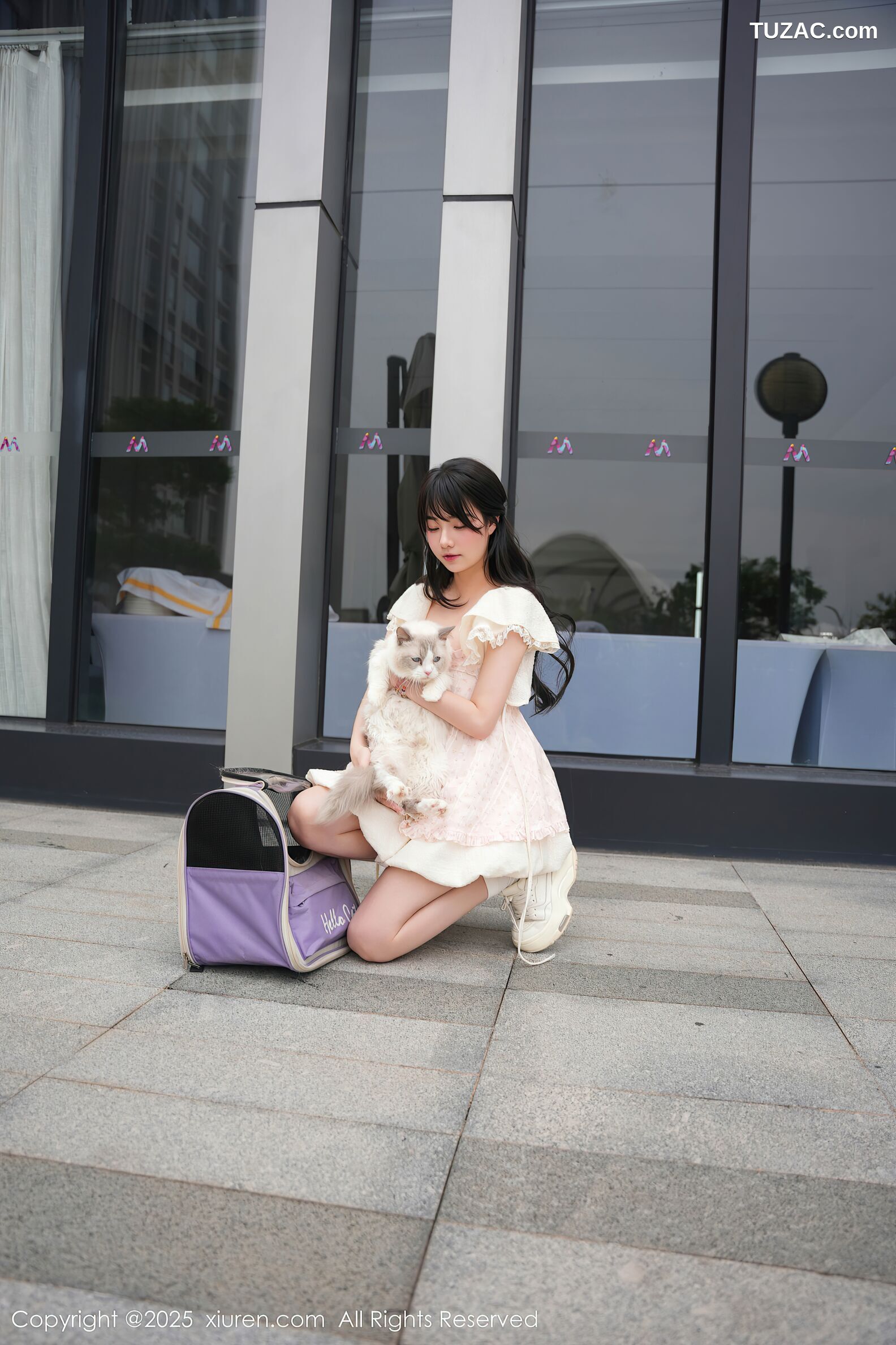 XiuRen秀人网-10734-软情-白色连衣短裙女孩与猫咪-2025.09.05